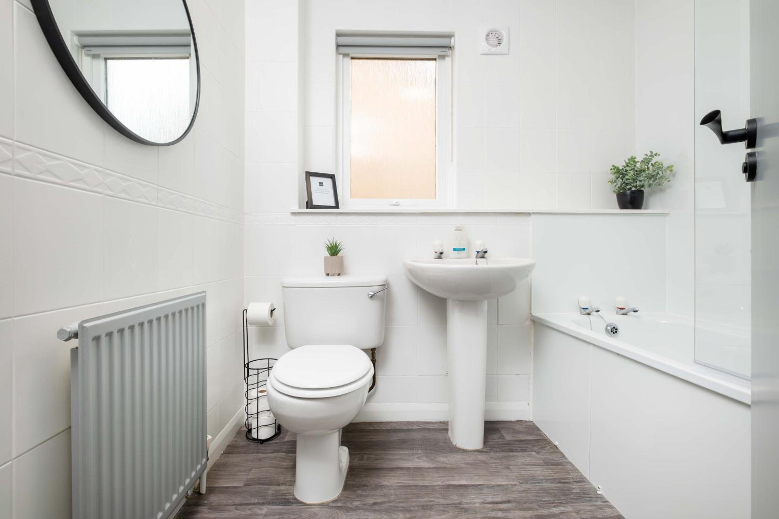 Central Dundee 5BR Apartment Ideal for Trades Teams & Harbour view 4