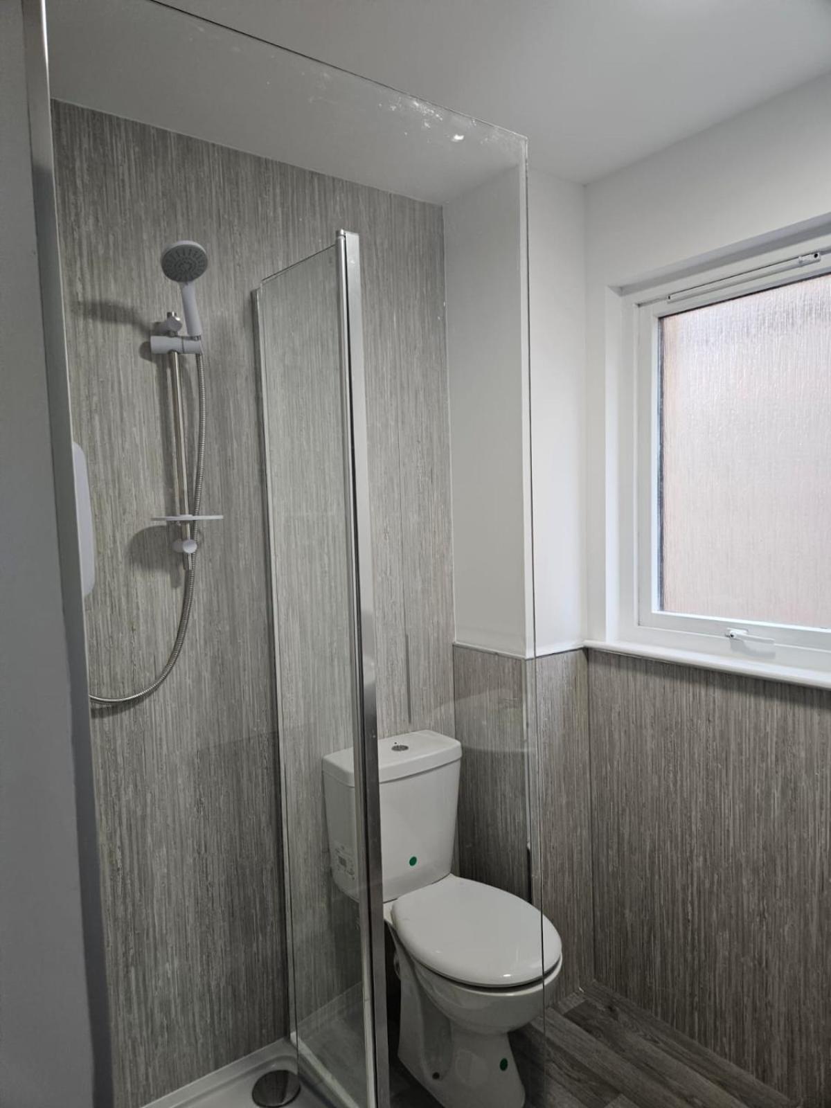 Central Dundee 5BR Apartment Ideal for Trades Teams & Harbour view 5