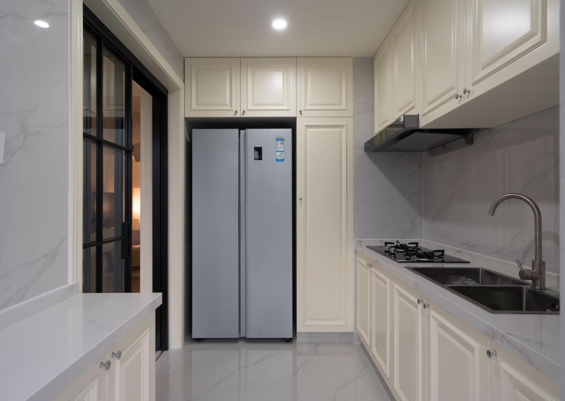 Eastern Hub - Bund Branch 3-Bedroom Near Yuyuan Garden, Nanjing Road with Shanghai Tower Views, Near Subway