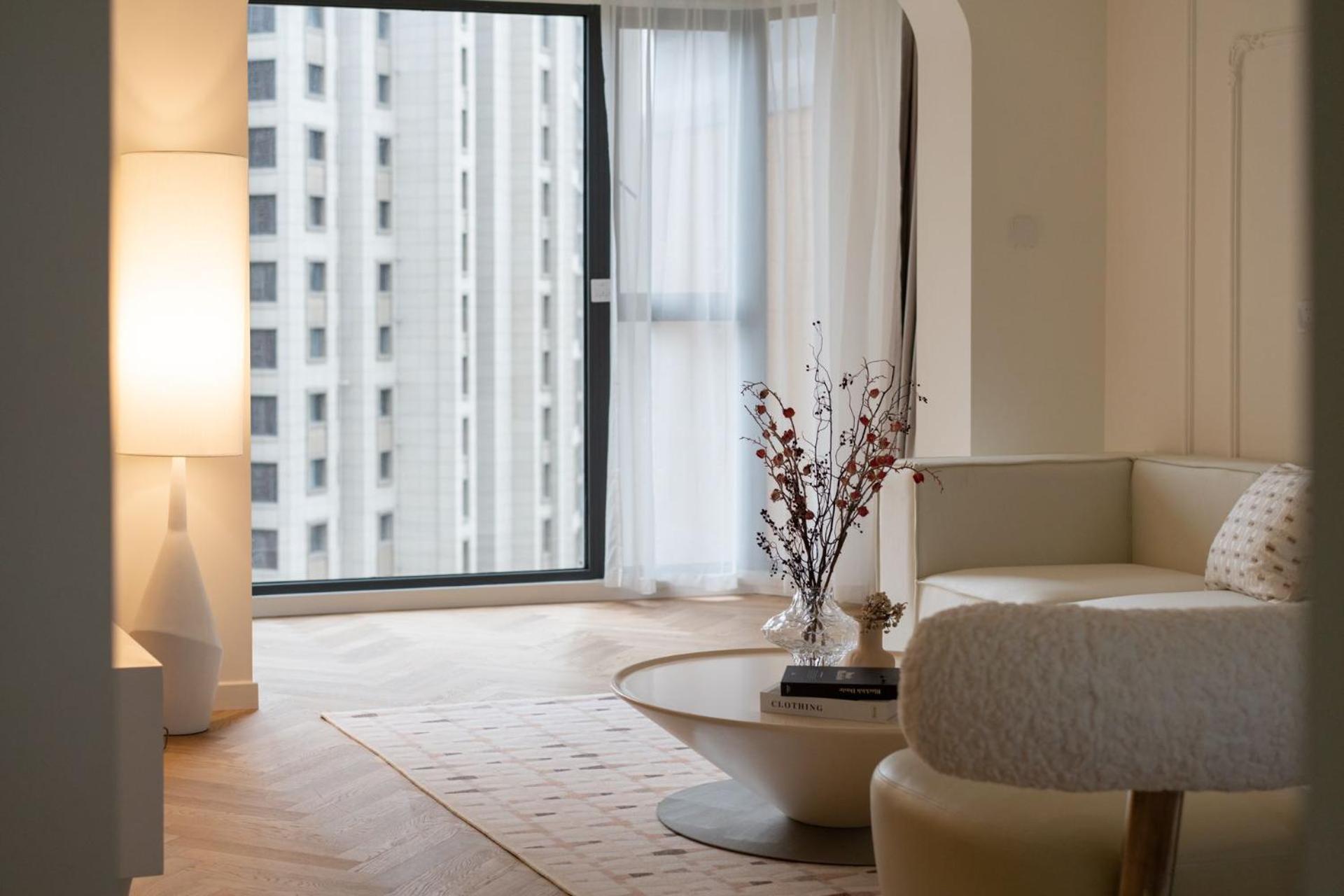 Eastern Hub - Bund Branch 3-Bedroom Near Yuyuan Garden, Nanjing Road with Shanghai Tower Views, Near Subway