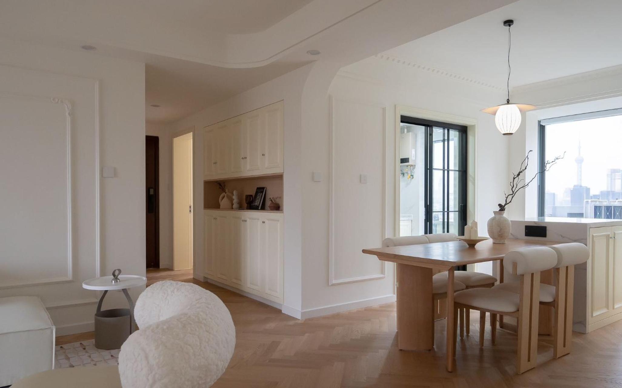 Eastern Hub - Bund Branch 3-Bedroom Near Yuyuan Garden, Nanjing Road with Shanghai Tower Views, Near Subway