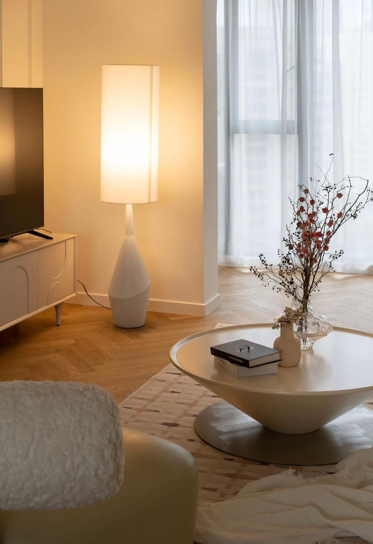 Eastern Hub - Bund Branch 3-Bedroom Near Yuyuan Garden, Nanjing Road with Shanghai Tower Views, Near Subway