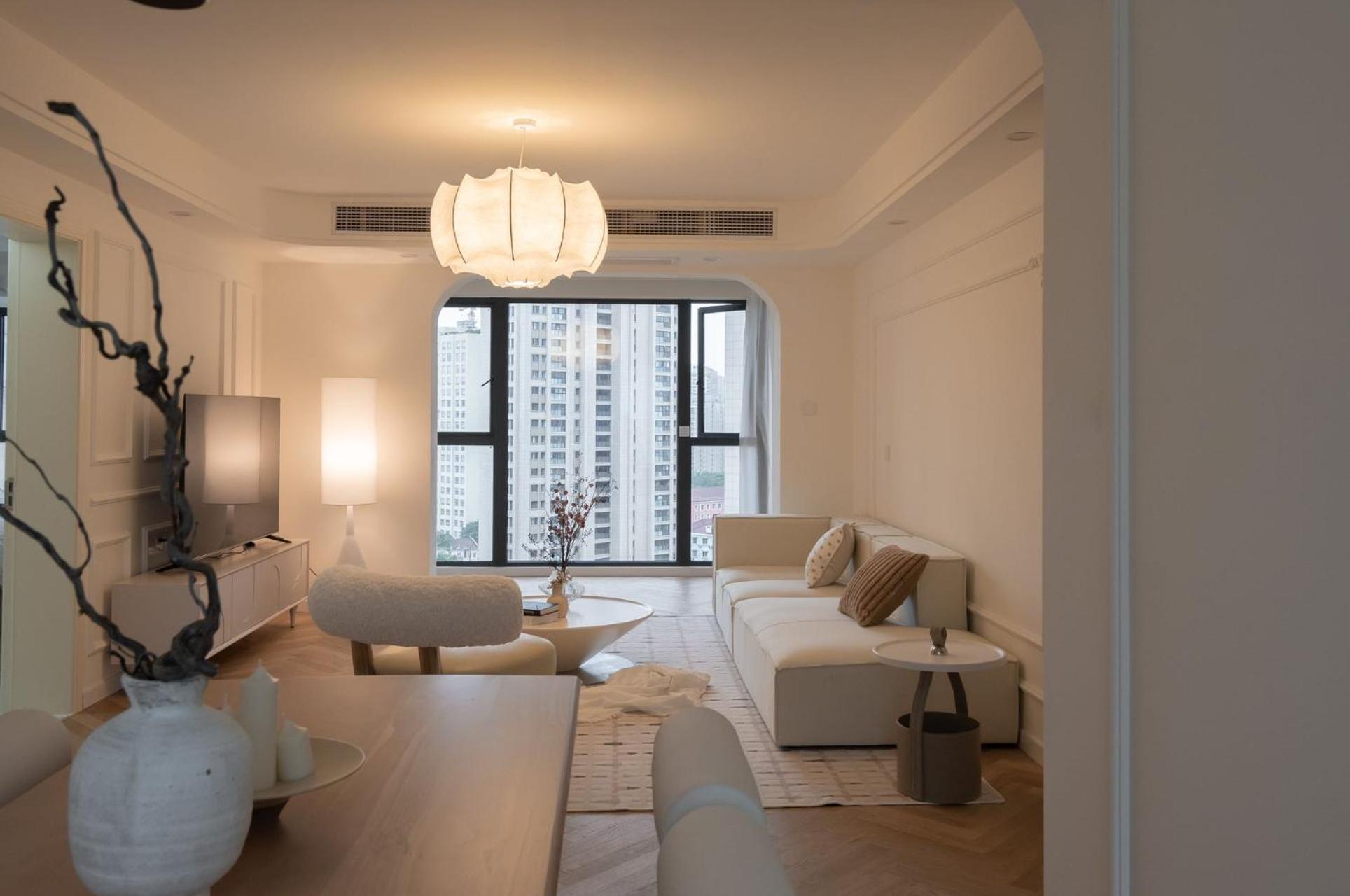 Eastern Hub - Bund Branch 3-Bedroom Near Yuyuan Garden, Nanjing Road with Shanghai Tower Views, Near Subway