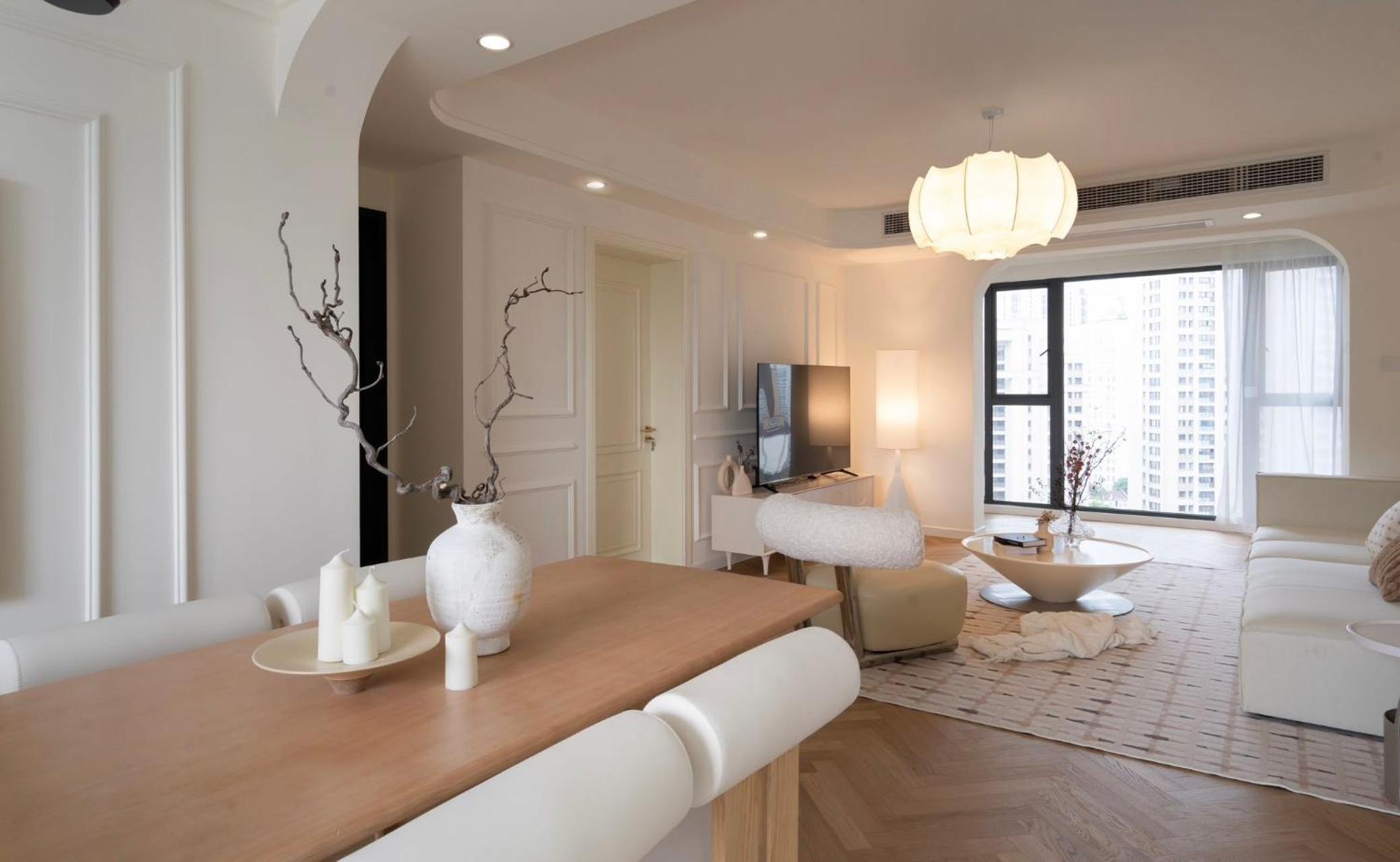 Eastern Hub - Bund Branch 3-Bedroom Near Yuyuan Garden, Nanjing Road with Shanghai Tower Views, Near Subway