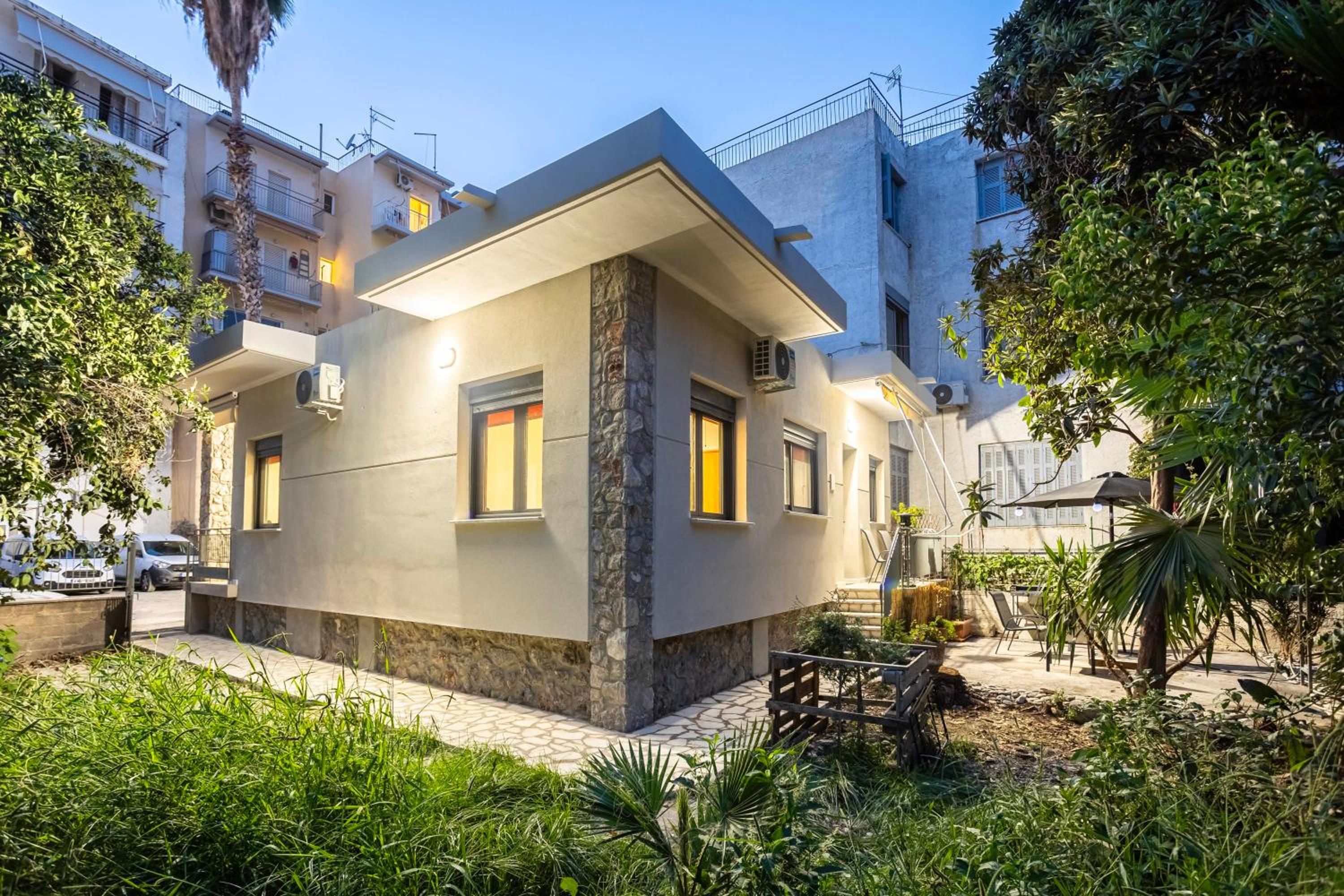 Jeannette's Seaside Getaway - Kalamata Urban Gem view 2
