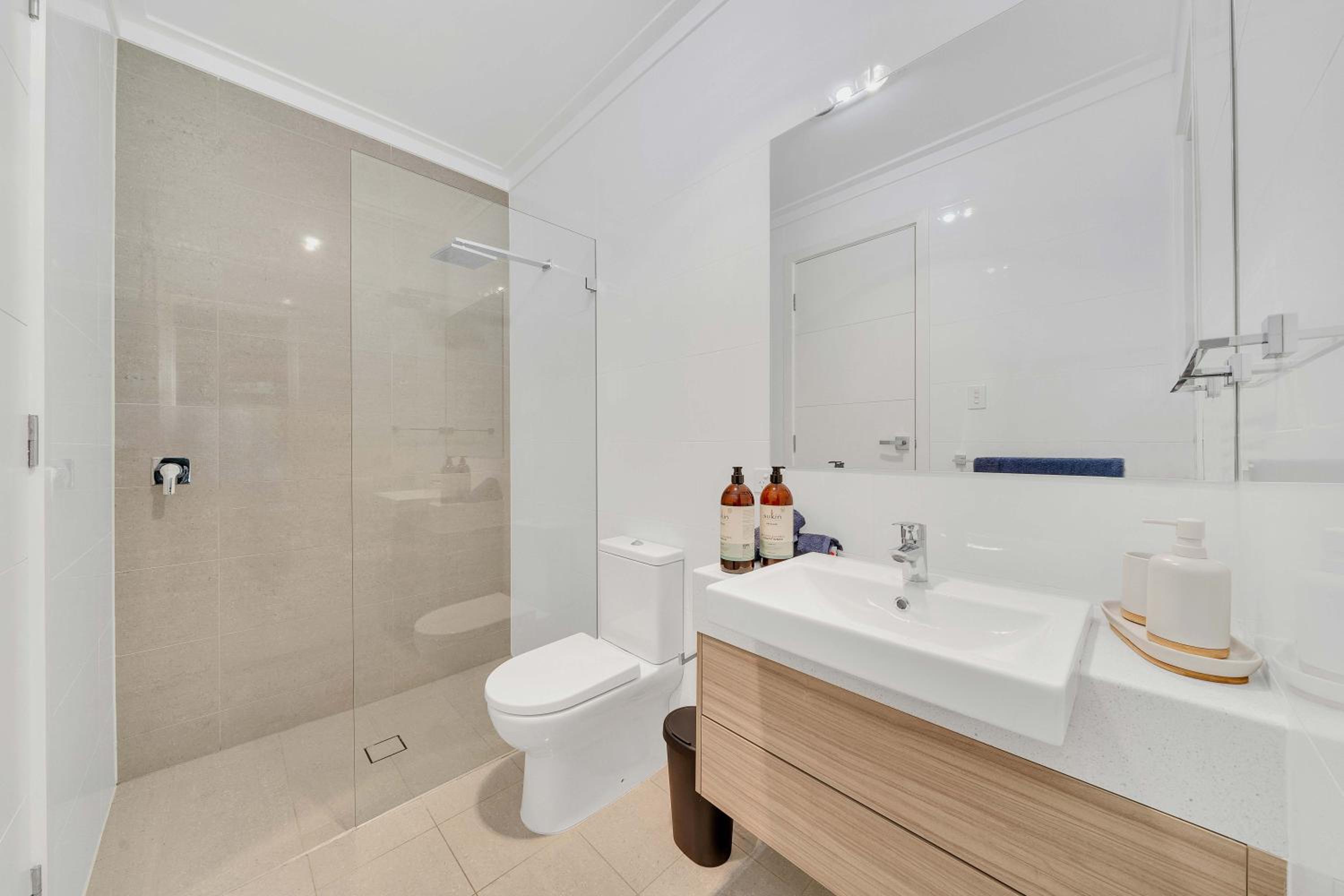Luxury on City Fringe in Klemzig By Elegant Stays