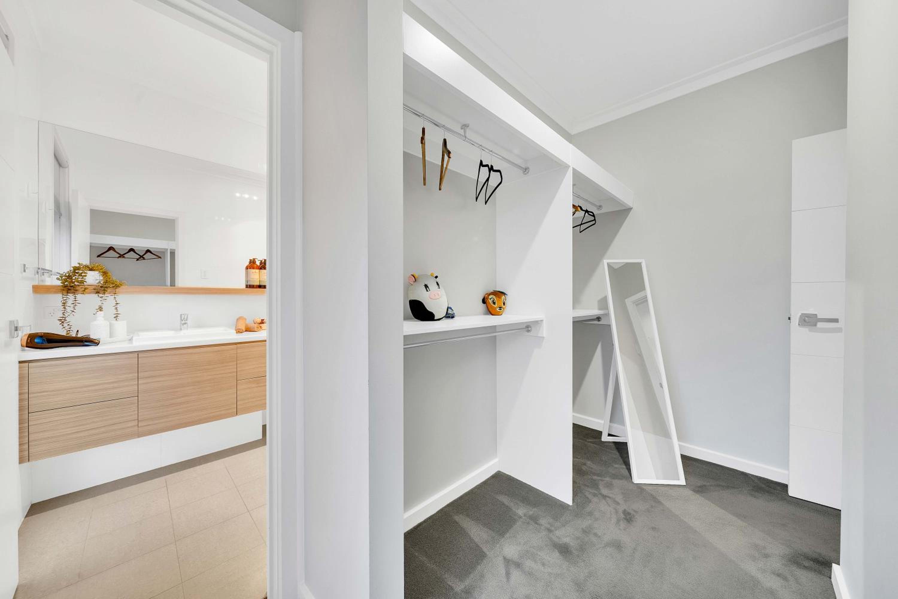 Luxury on City Fringe in Klemzig By Elegant Stays