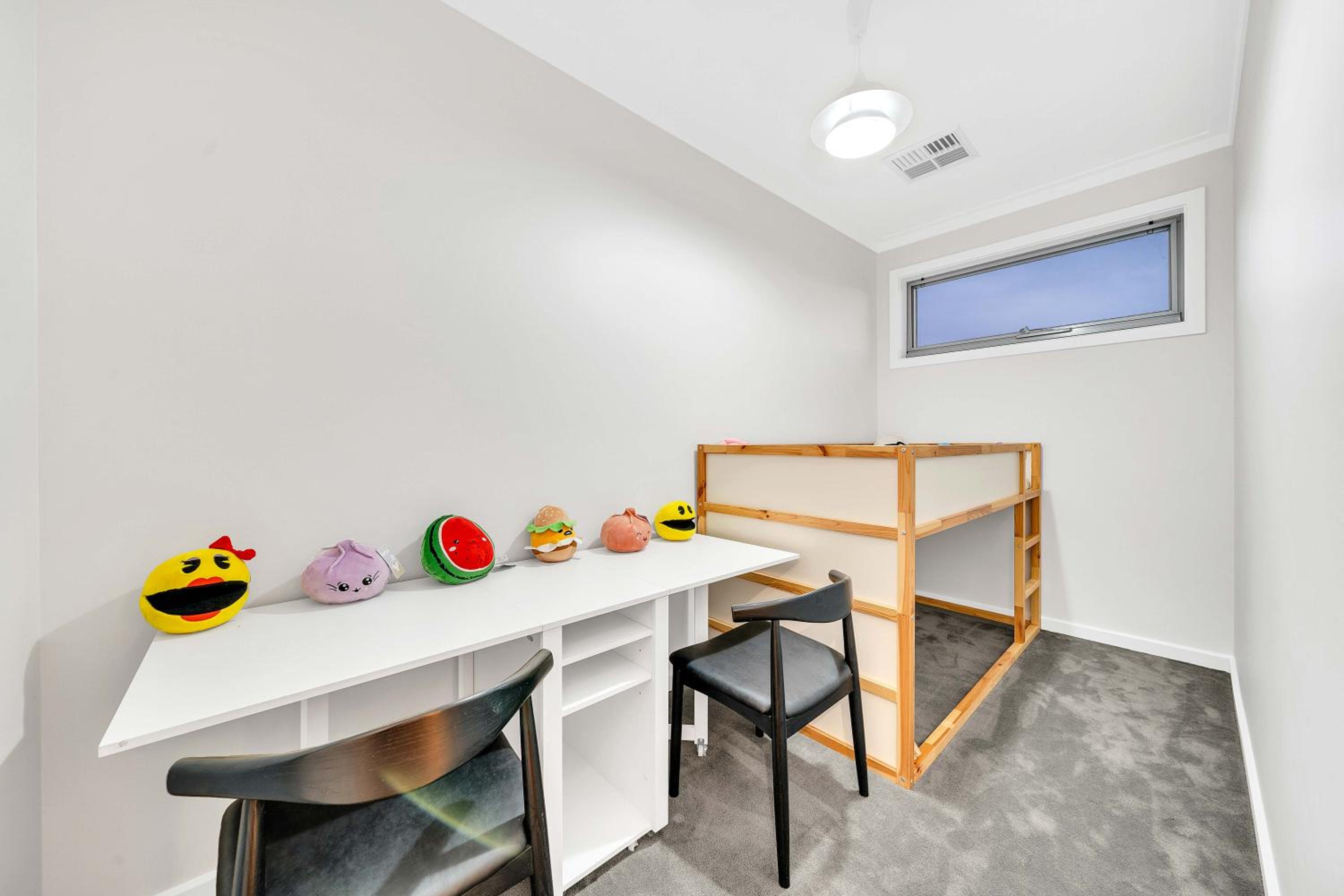 Luxury on City Fringe in Klemzig By Elegant Stays