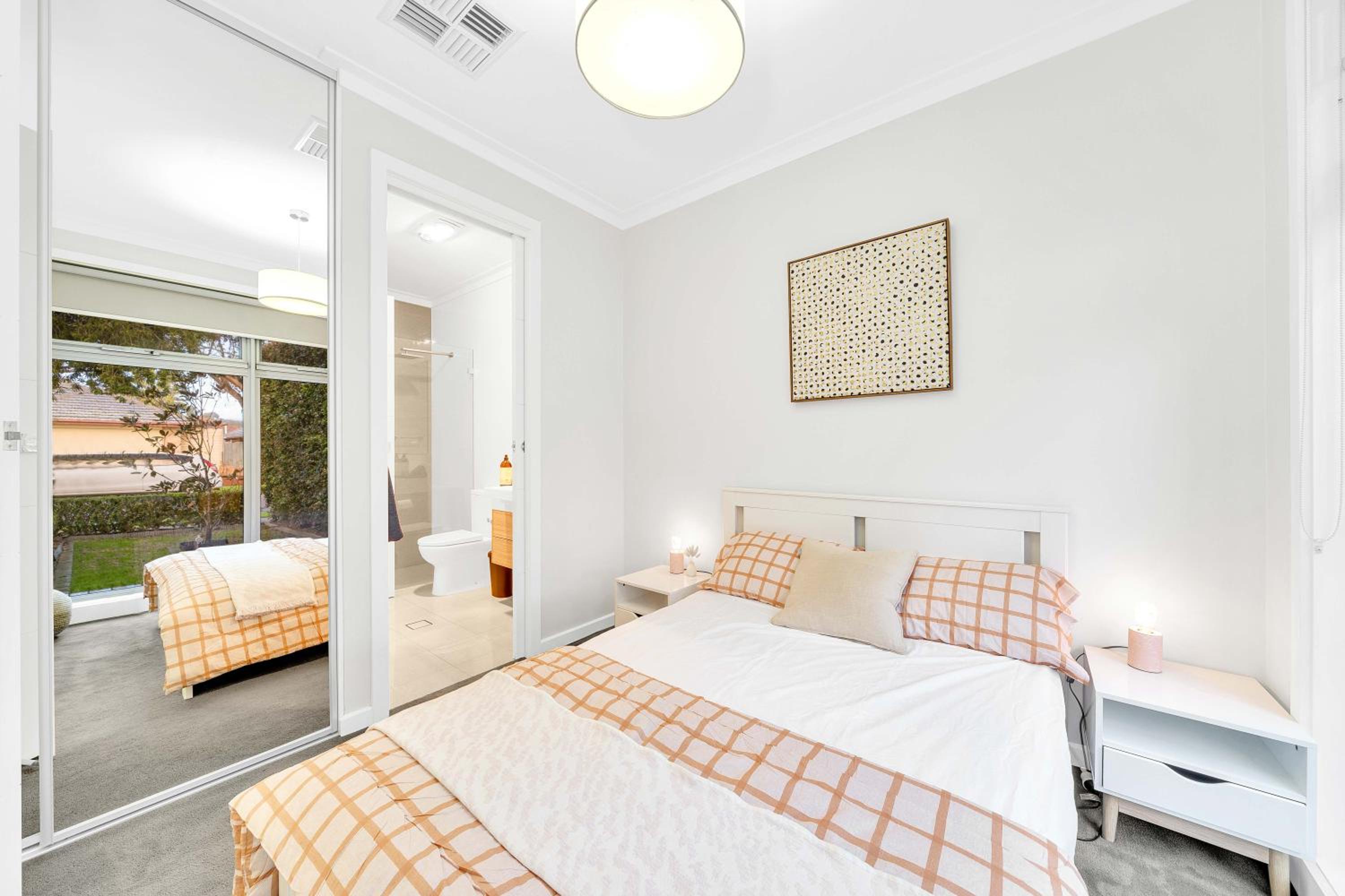 Luxury on City Fringe in Klemzig By Elegant Stays