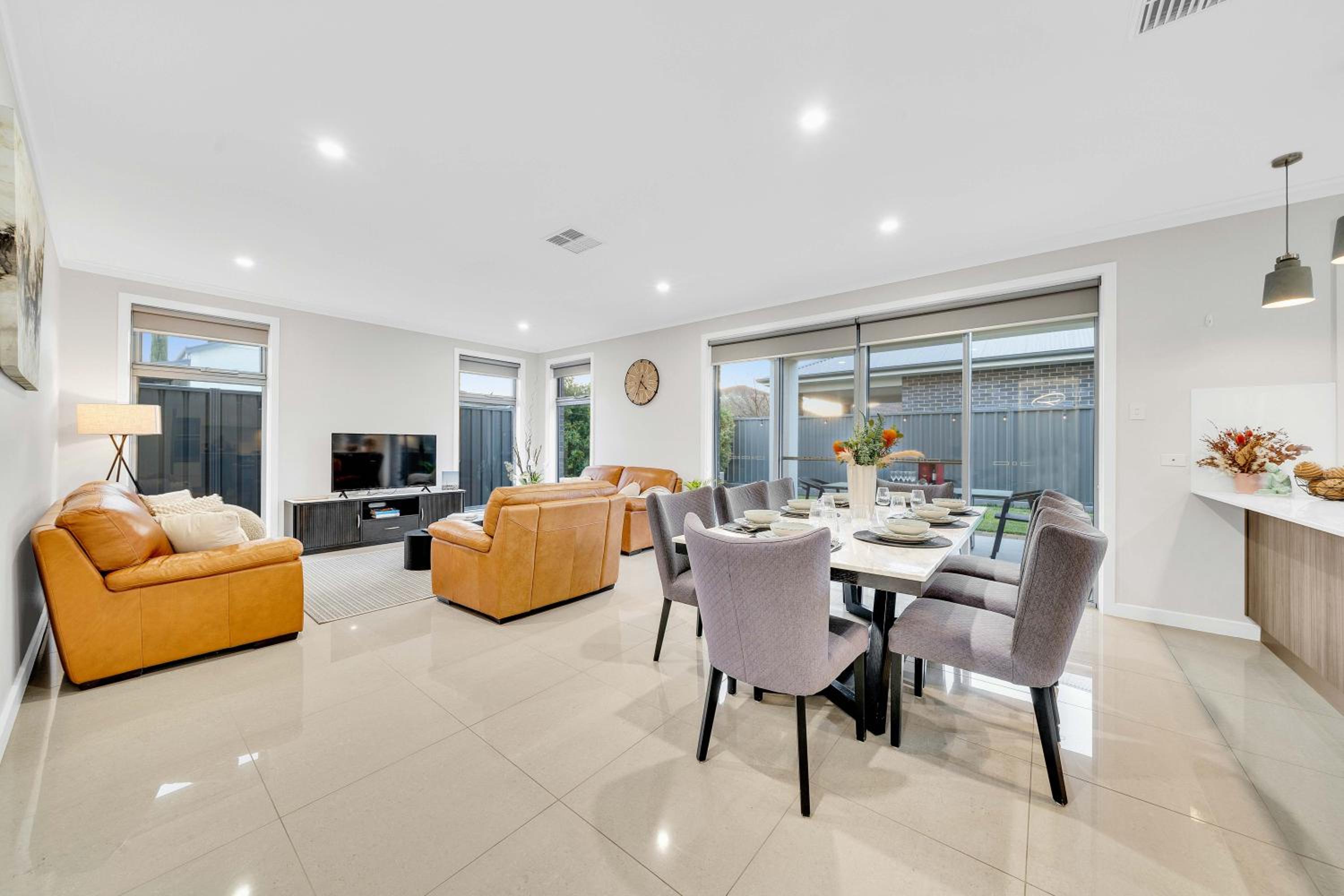 Luxury on City Fringe in Klemzig By Elegant Stays