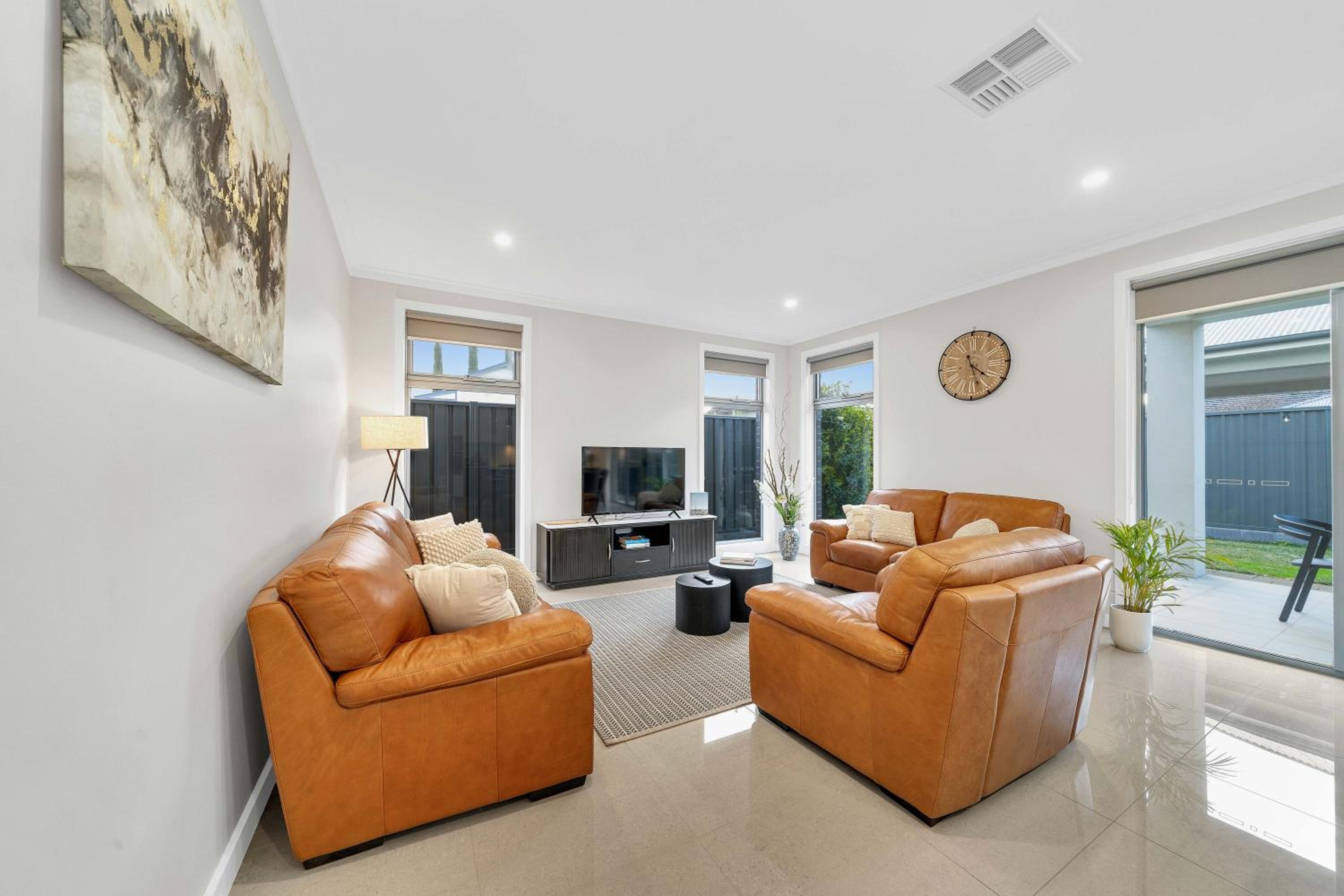 Luxury on City Fringe in Klemzig By Elegant Stays