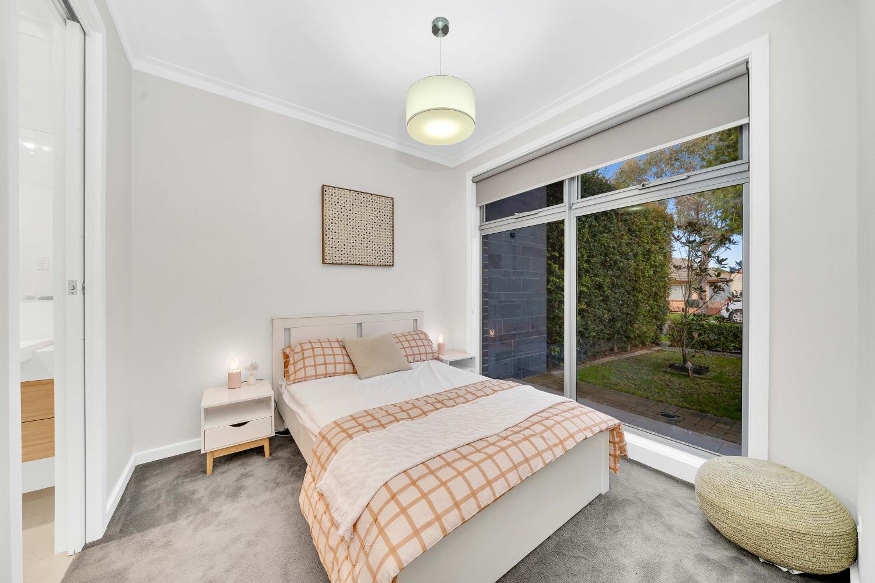 Luxury on City Fringe in Klemzig By Elegant Stays