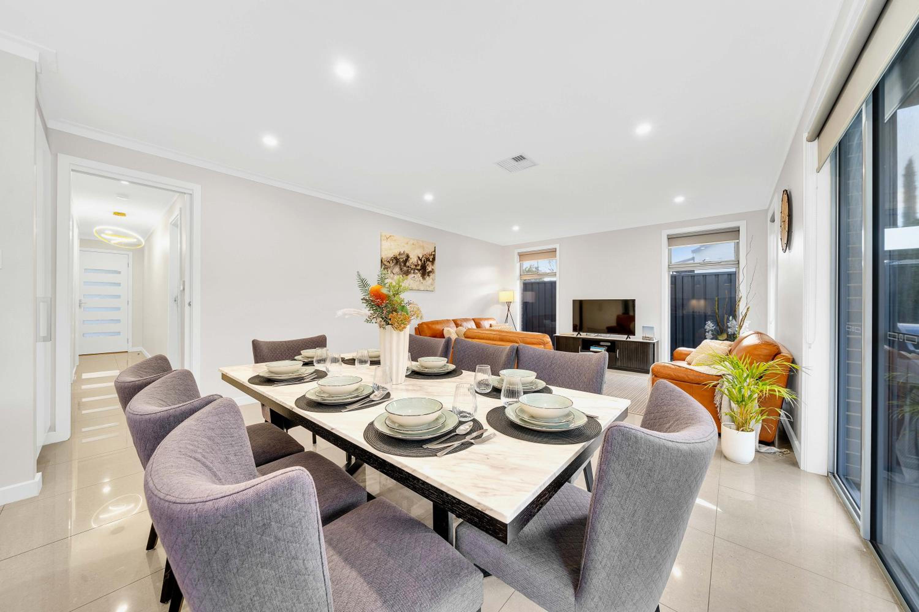Luxury on City Fringe in Klemzig By Elegant Stays