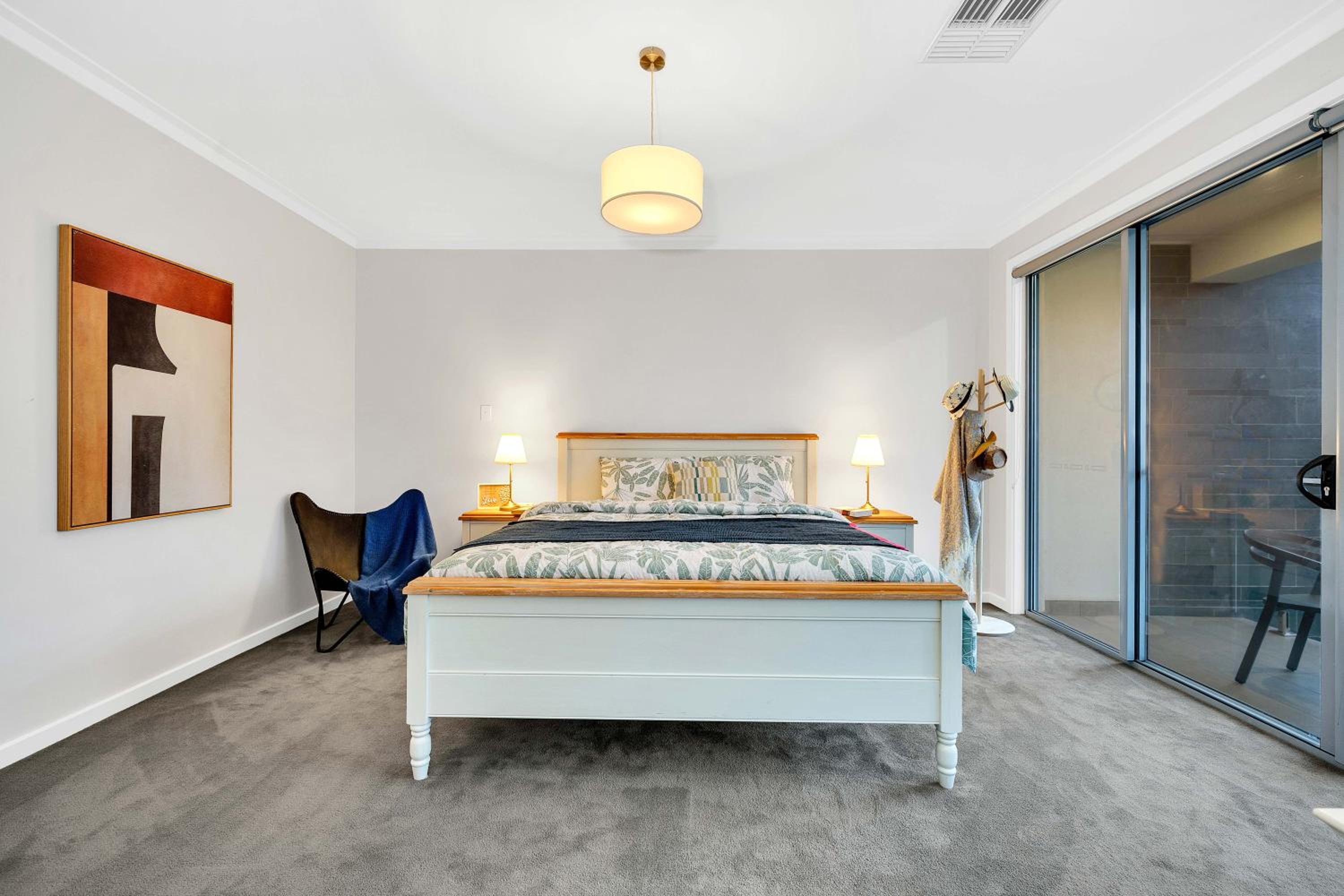 Luxury on City Fringe in Klemzig By Elegant Stays