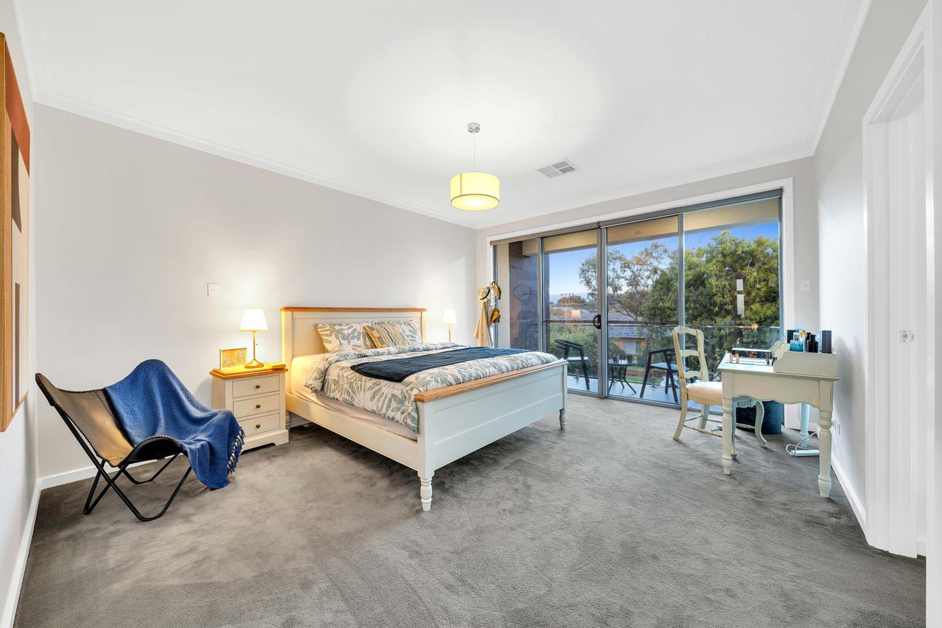Luxury on City Fringe in Klemzig By Elegant Stays