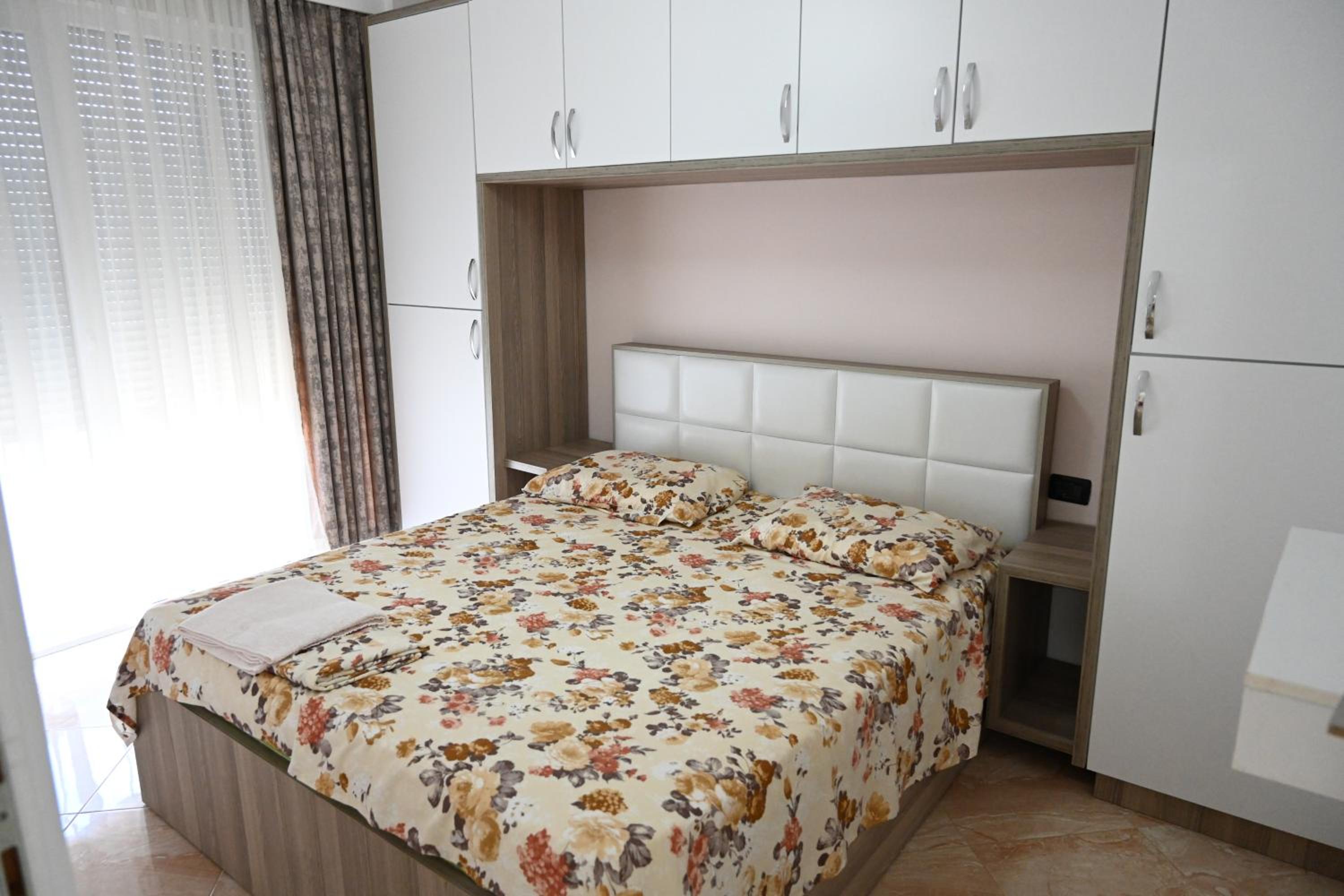 Shengjin Seaside Apartments