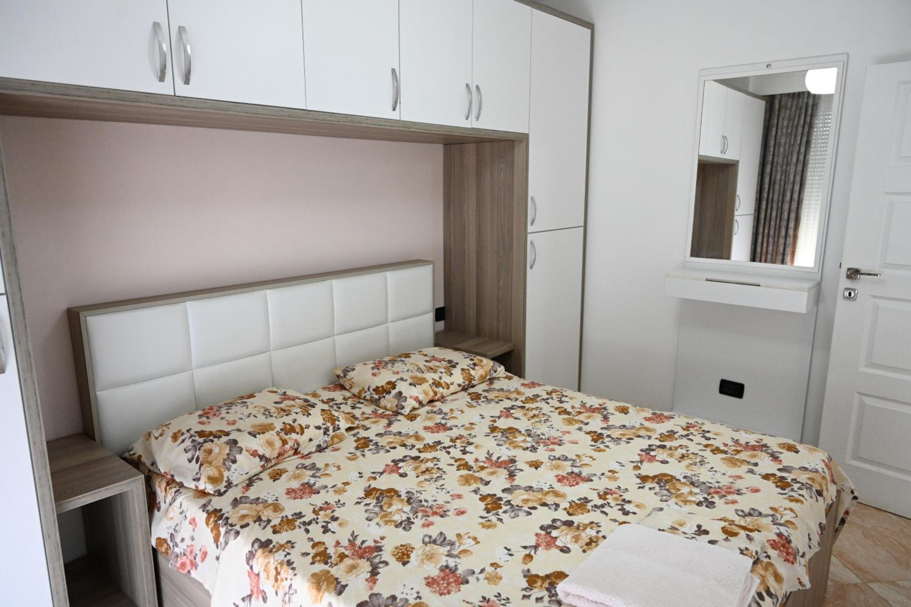 Shengjin Seaside Apartments