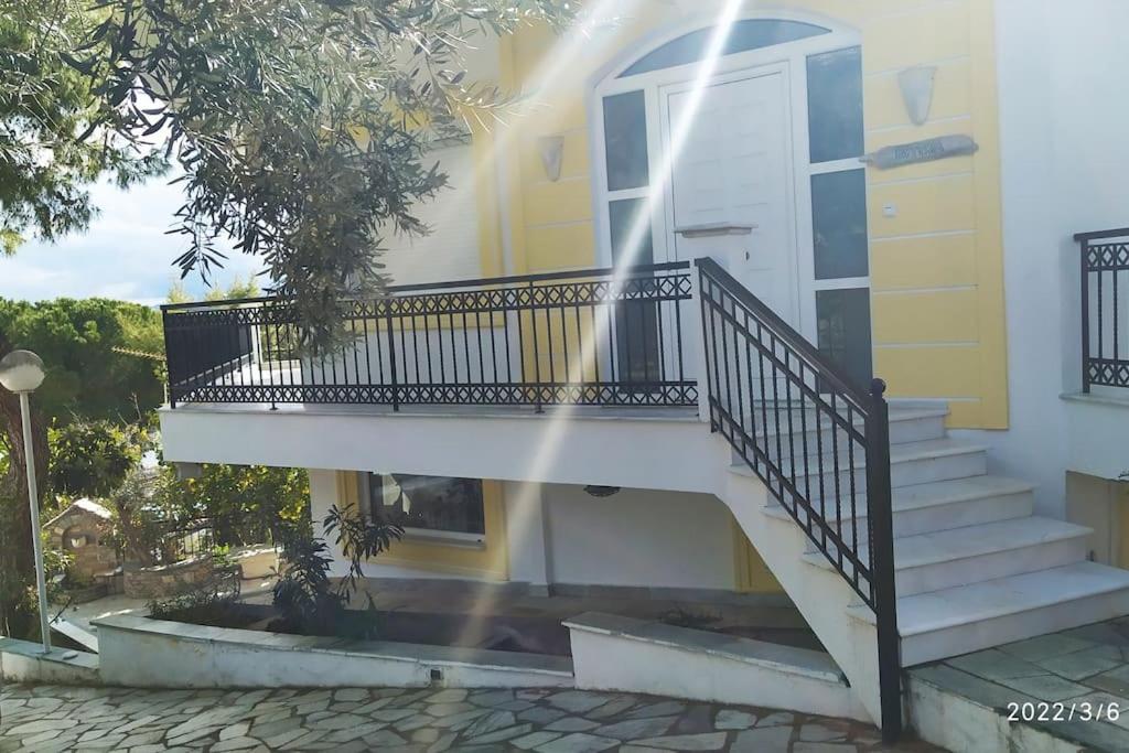Felicity Seafront Luxury House