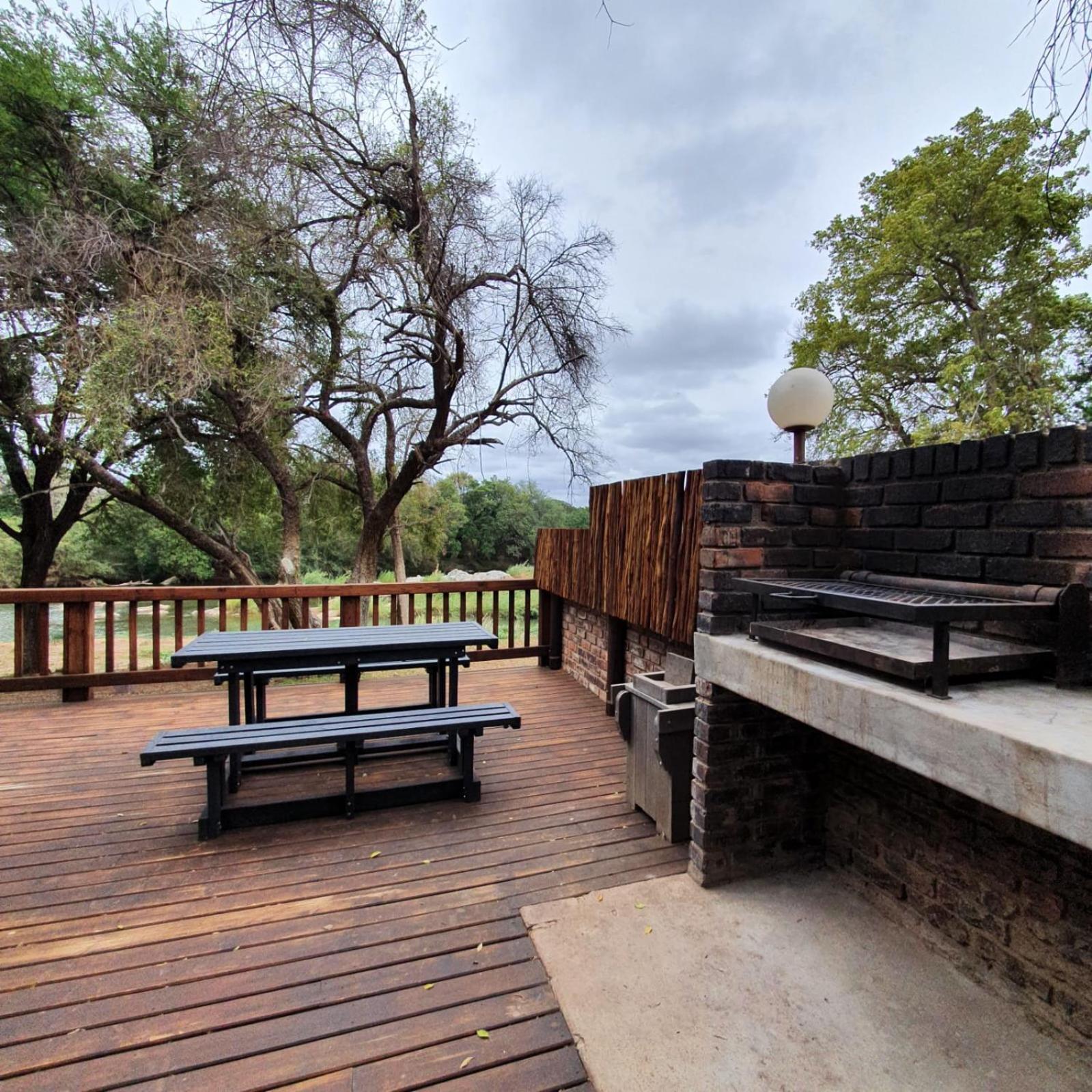Ekuthuleni River Front Chalets Hoedspruit