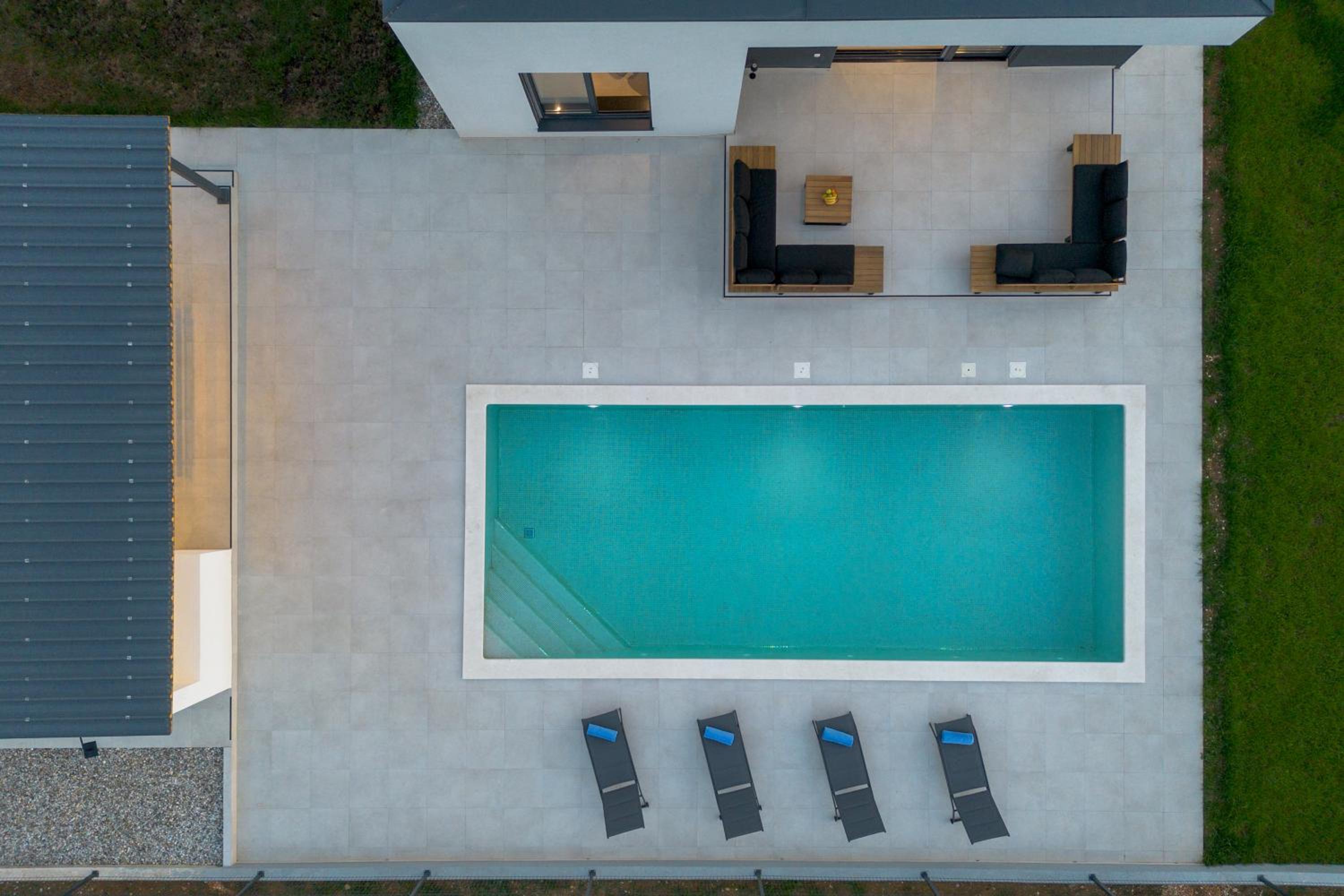 Villa Vedro nebo, XL heated pool view 2