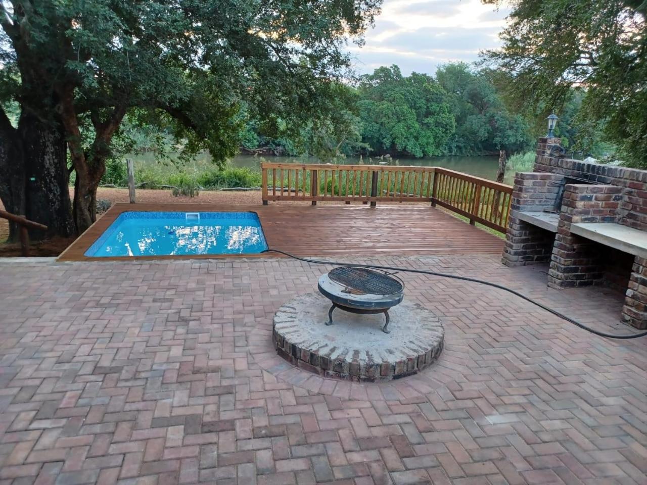 Ekuthuleni River Front Chalets Hoedspruit