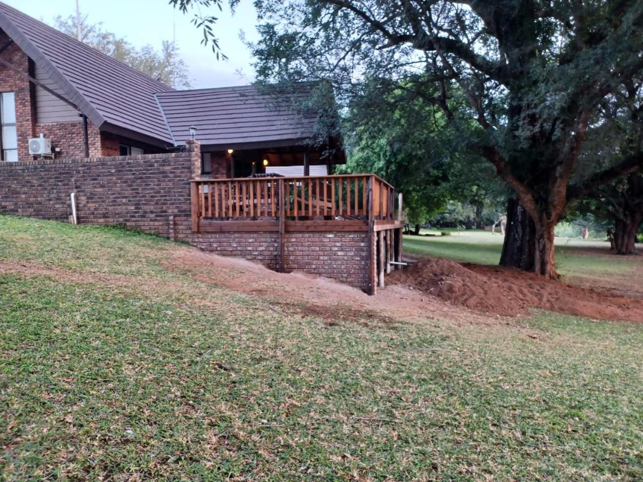 Ekuthuleni River Front Chalets Hoedspruit