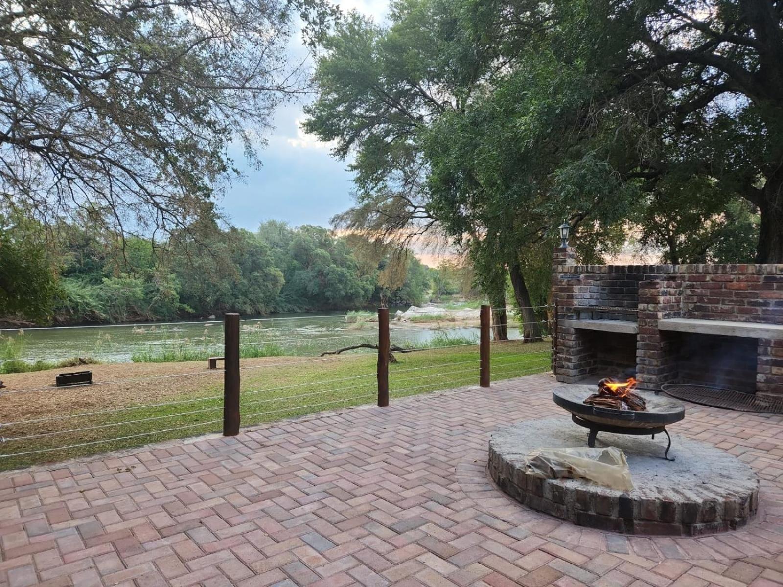 Ekuthuleni River Front Chalets Hoedspruit