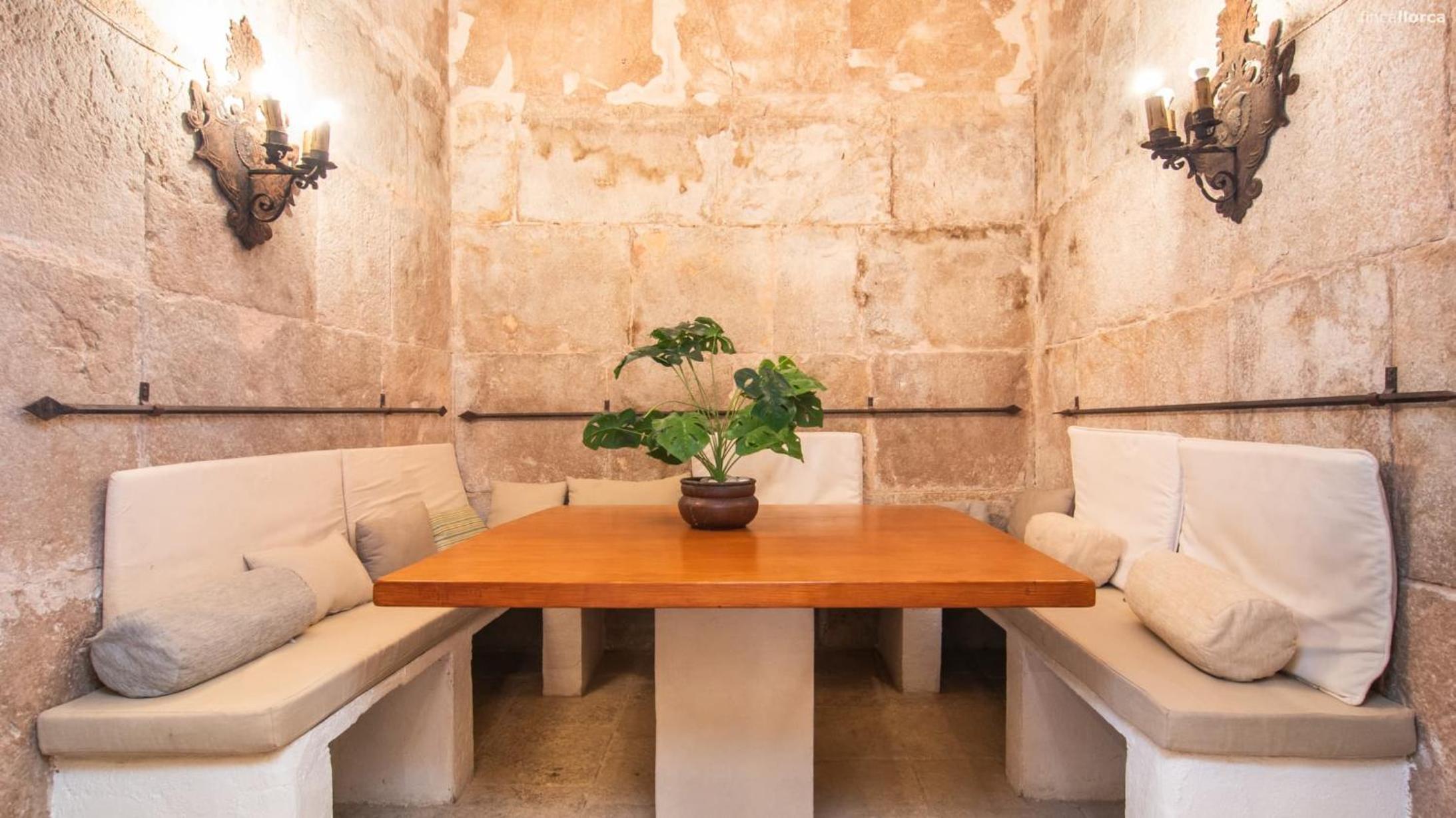 León de Sineu en Sineu — dining