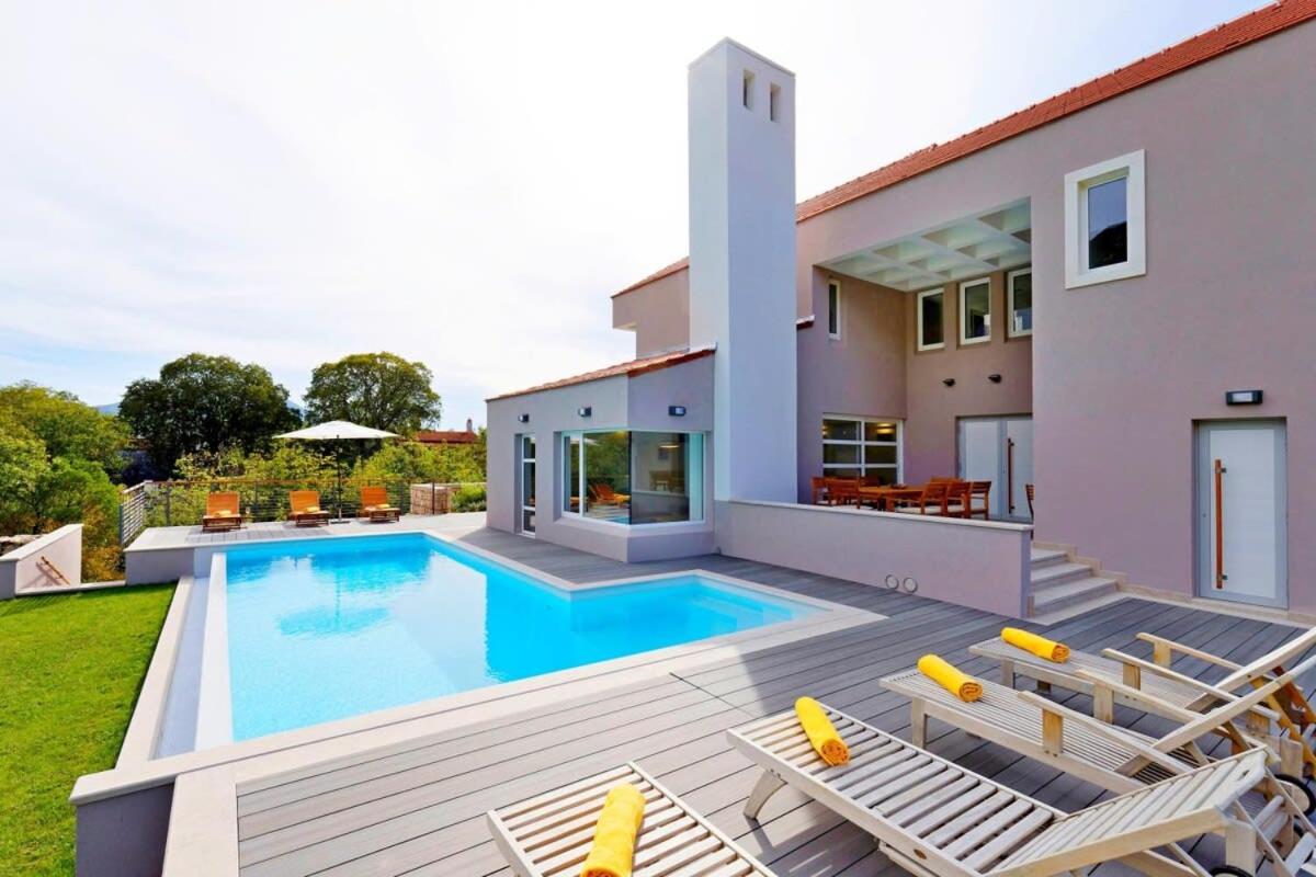 Luxurious Villa With Heated Pool And Mountain View view 2