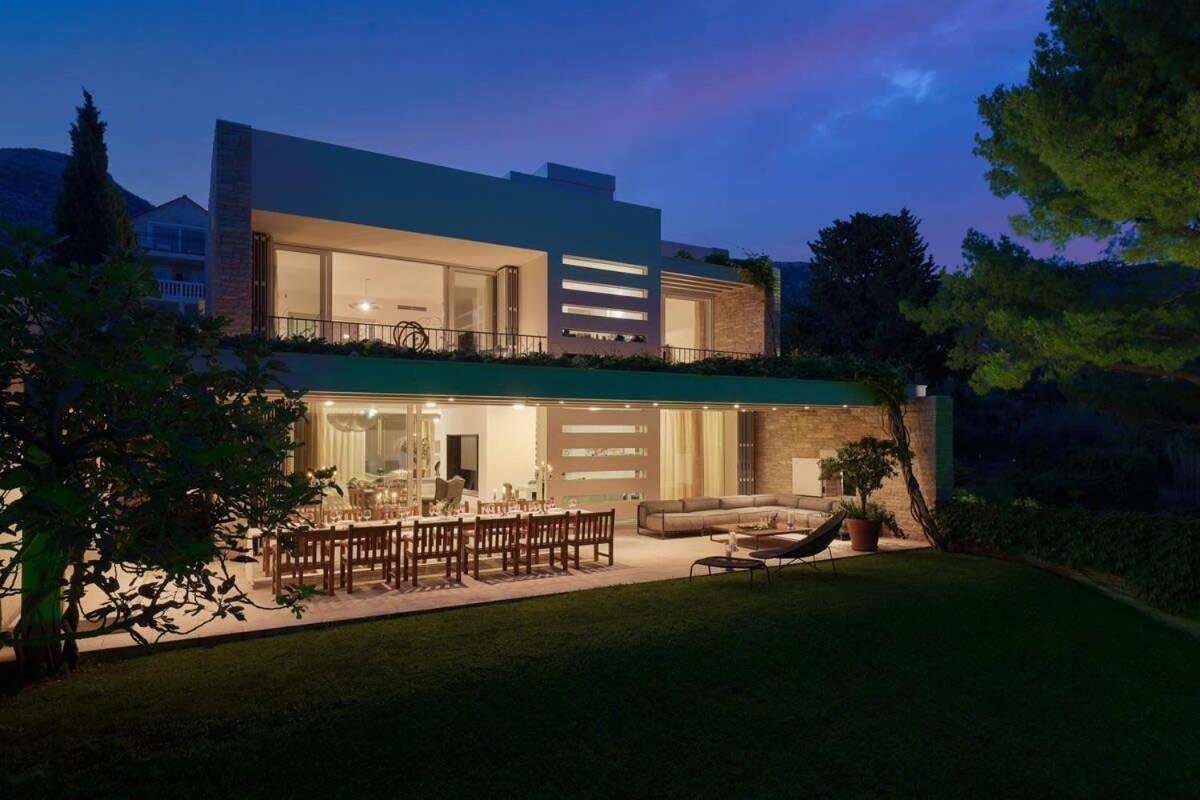 Champion Family Holiday Villa close to Beautiful Beach view 4