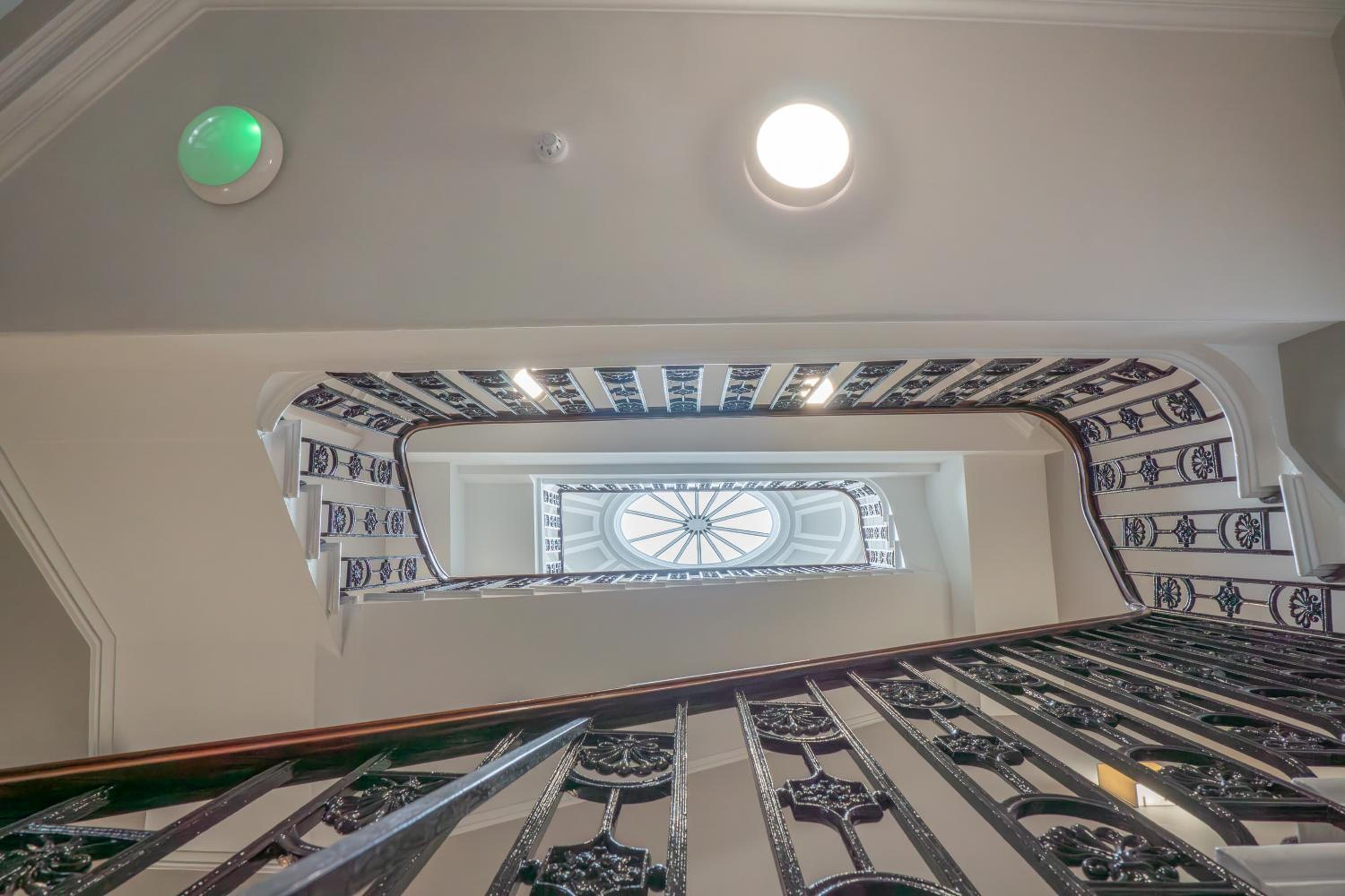 Flat with Majestic views in West End Wonderland view 3