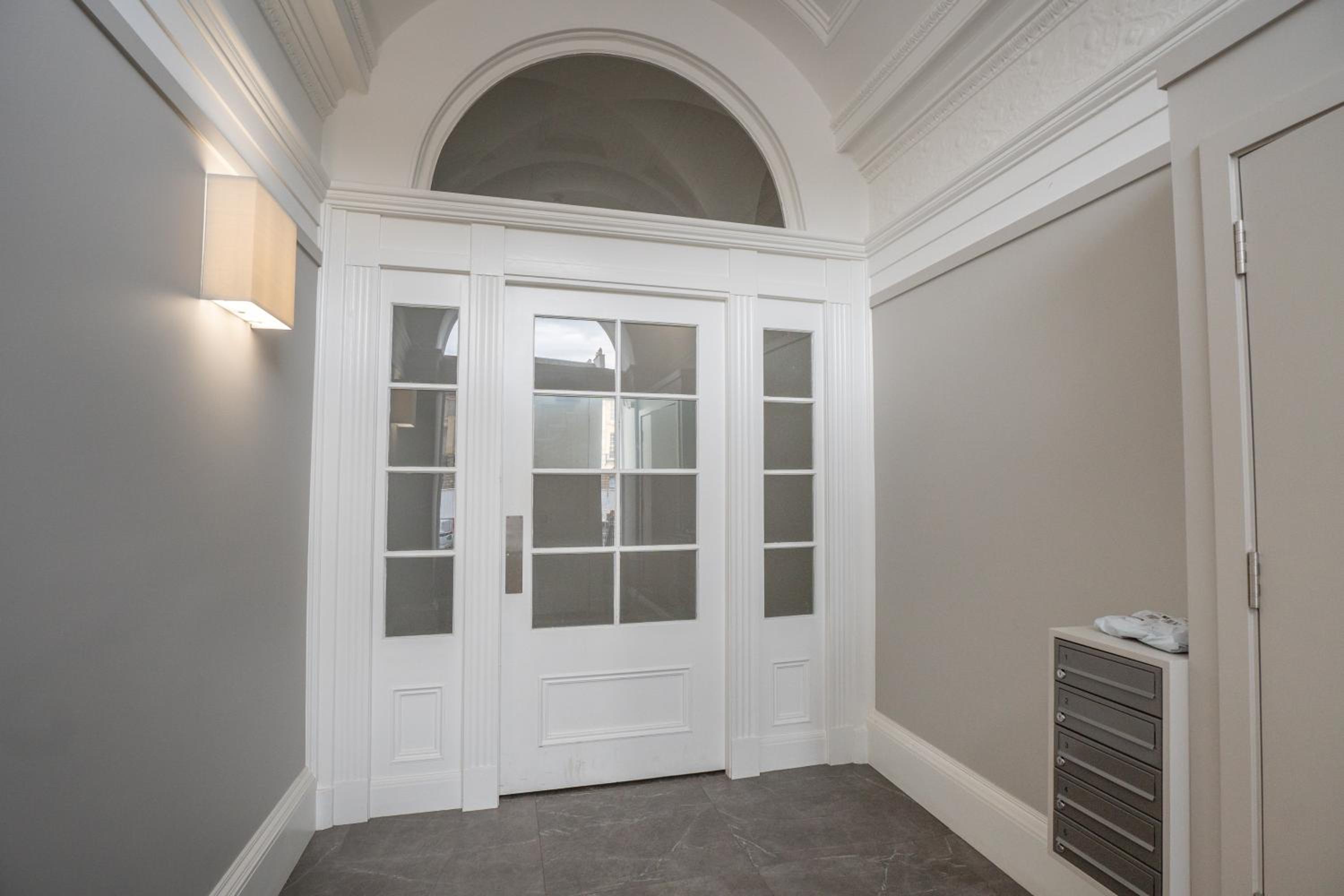 Flat with Majestic views in West End Wonderland view 2