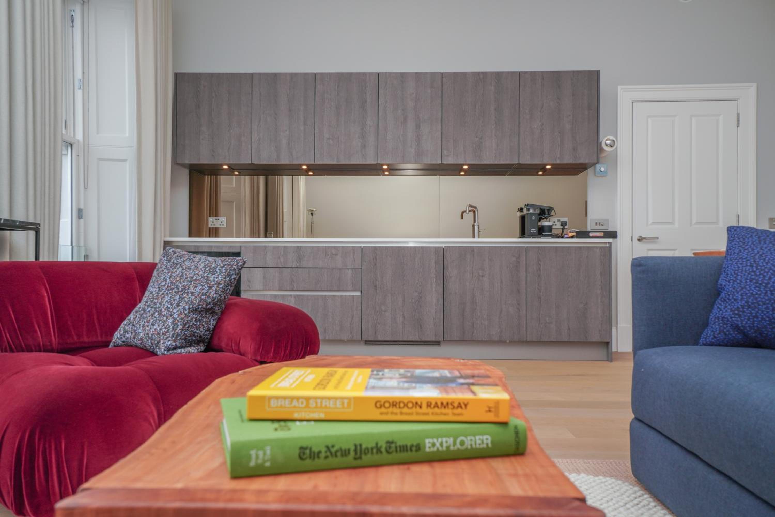 Flat with Majestic views in West End Wonderland view 5