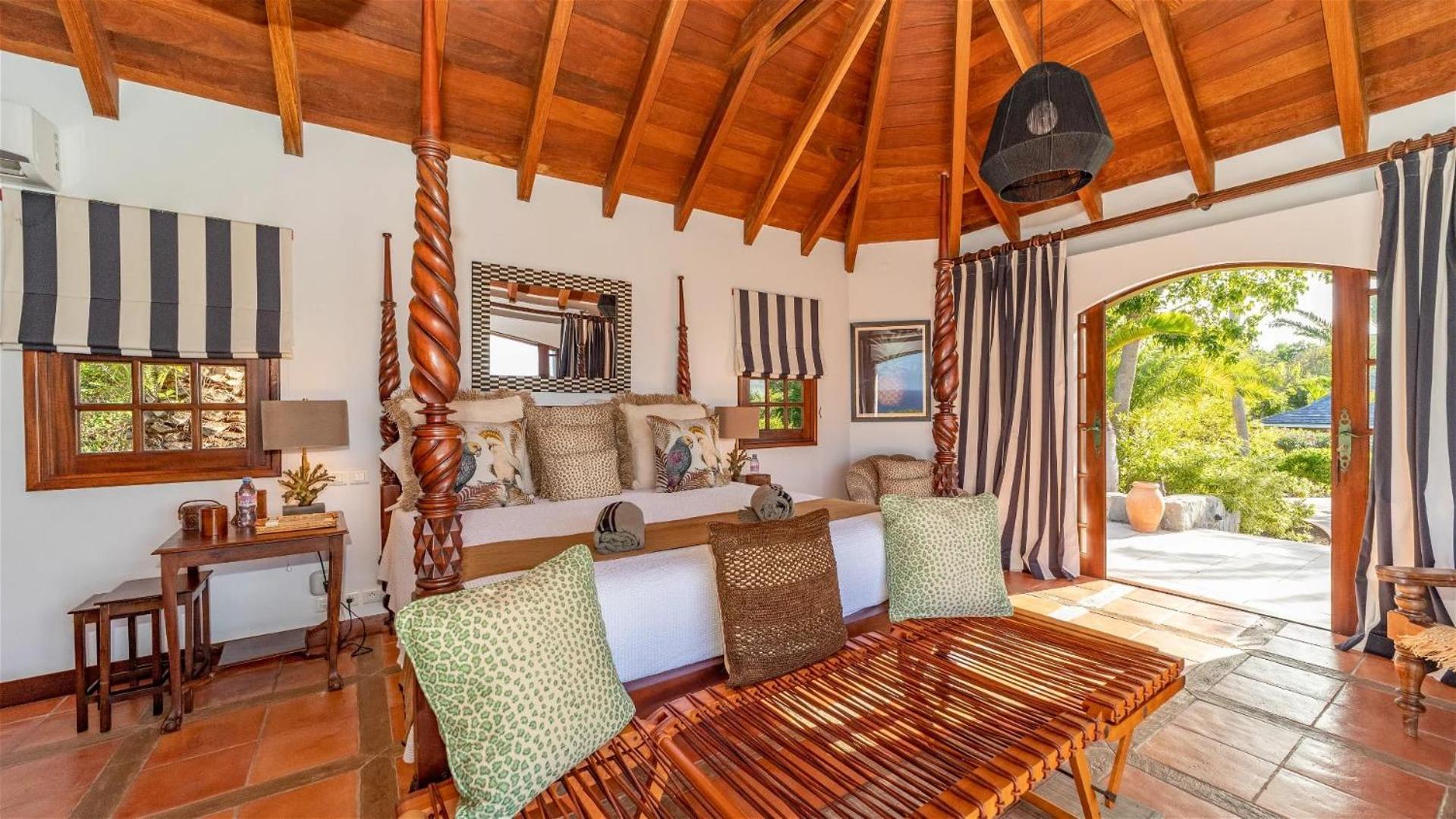 Beautiful Five-bedroom Villa In Petite Saline