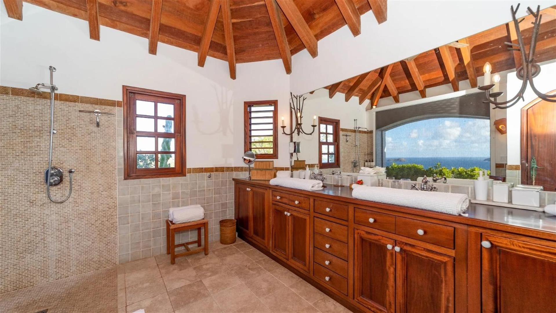 Beautiful Five-bedroom Villa In Petite Saline