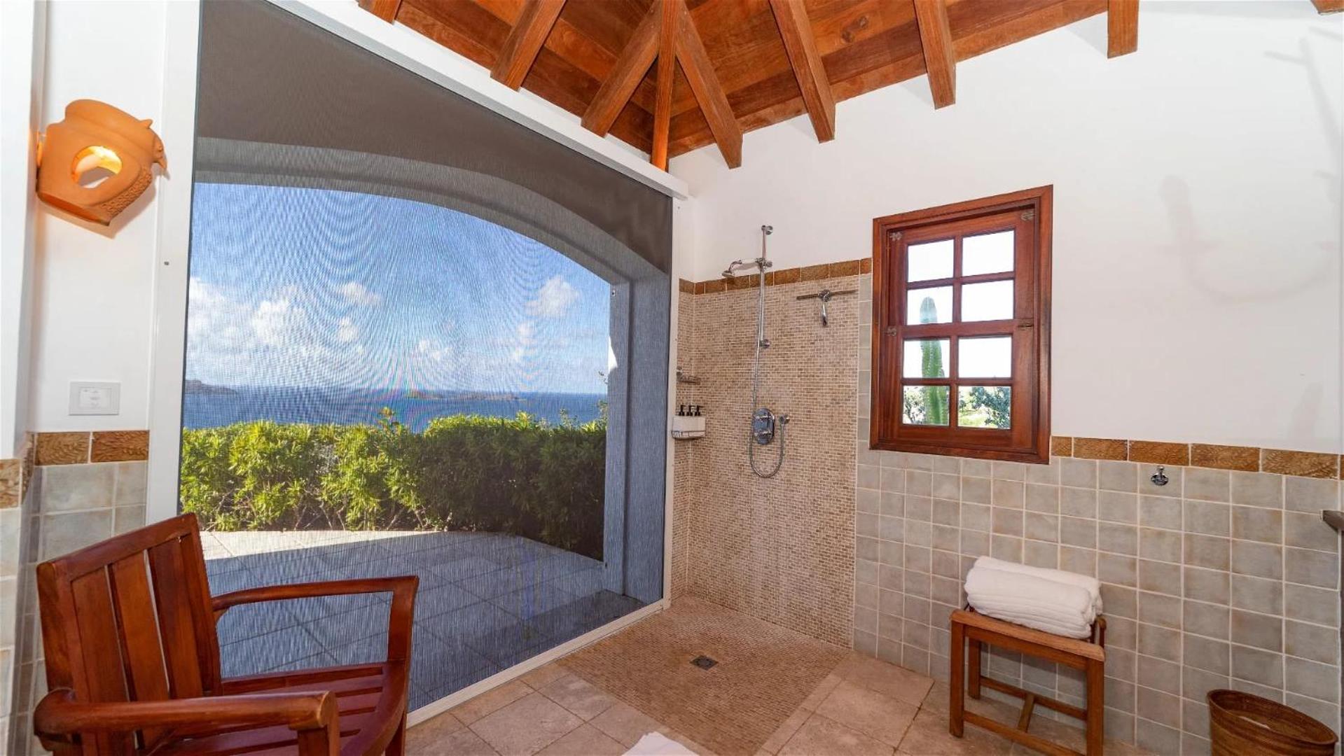 Beautiful Five-bedroom Villa In Petite Saline