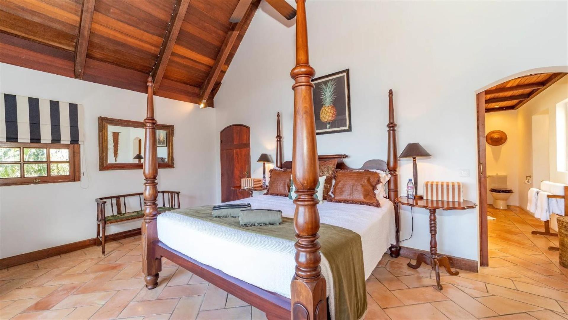 Beautiful Five-bedroom Villa In Petite Saline