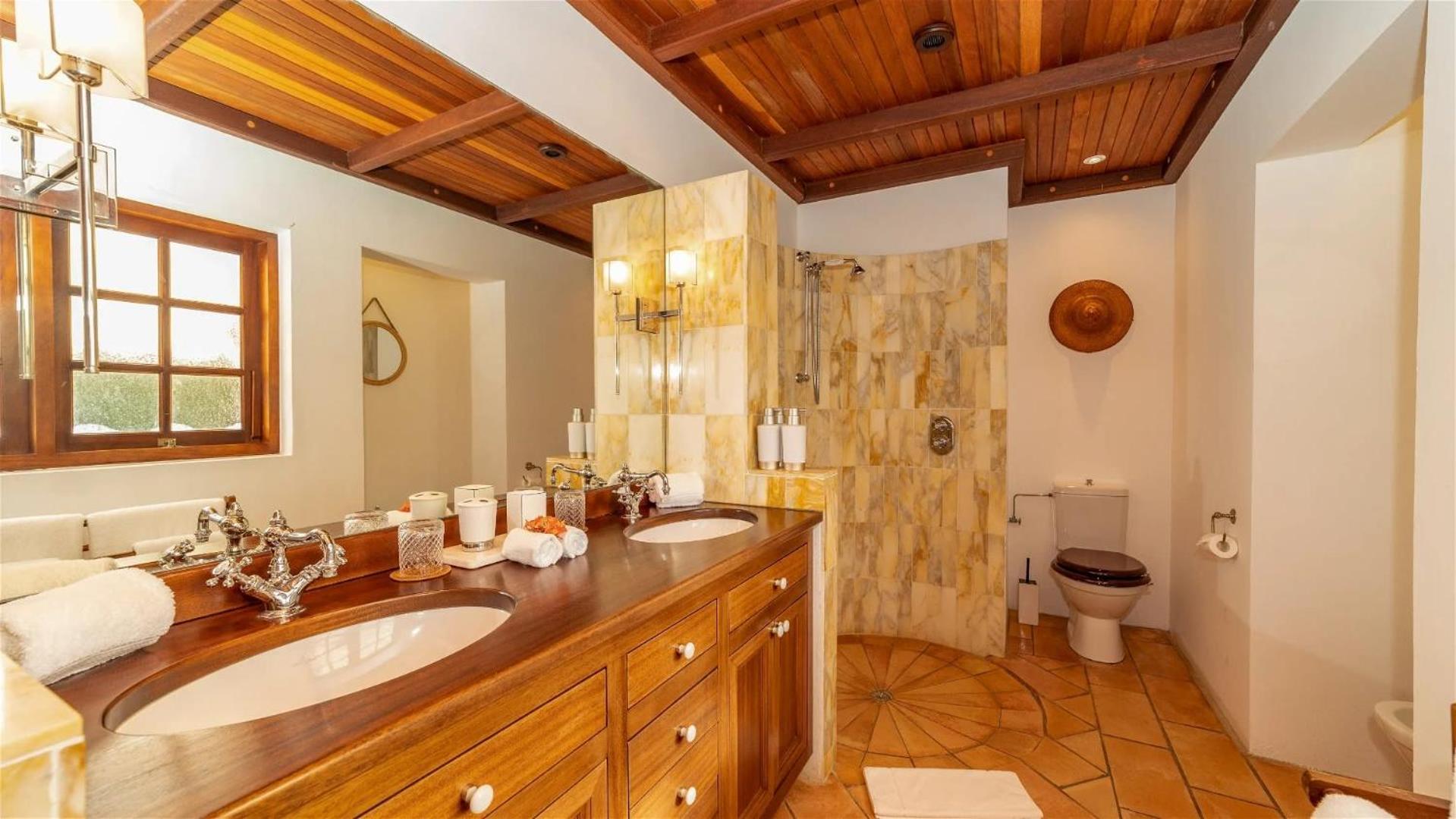 Beautiful Five-bedroom Villa In Petite Saline