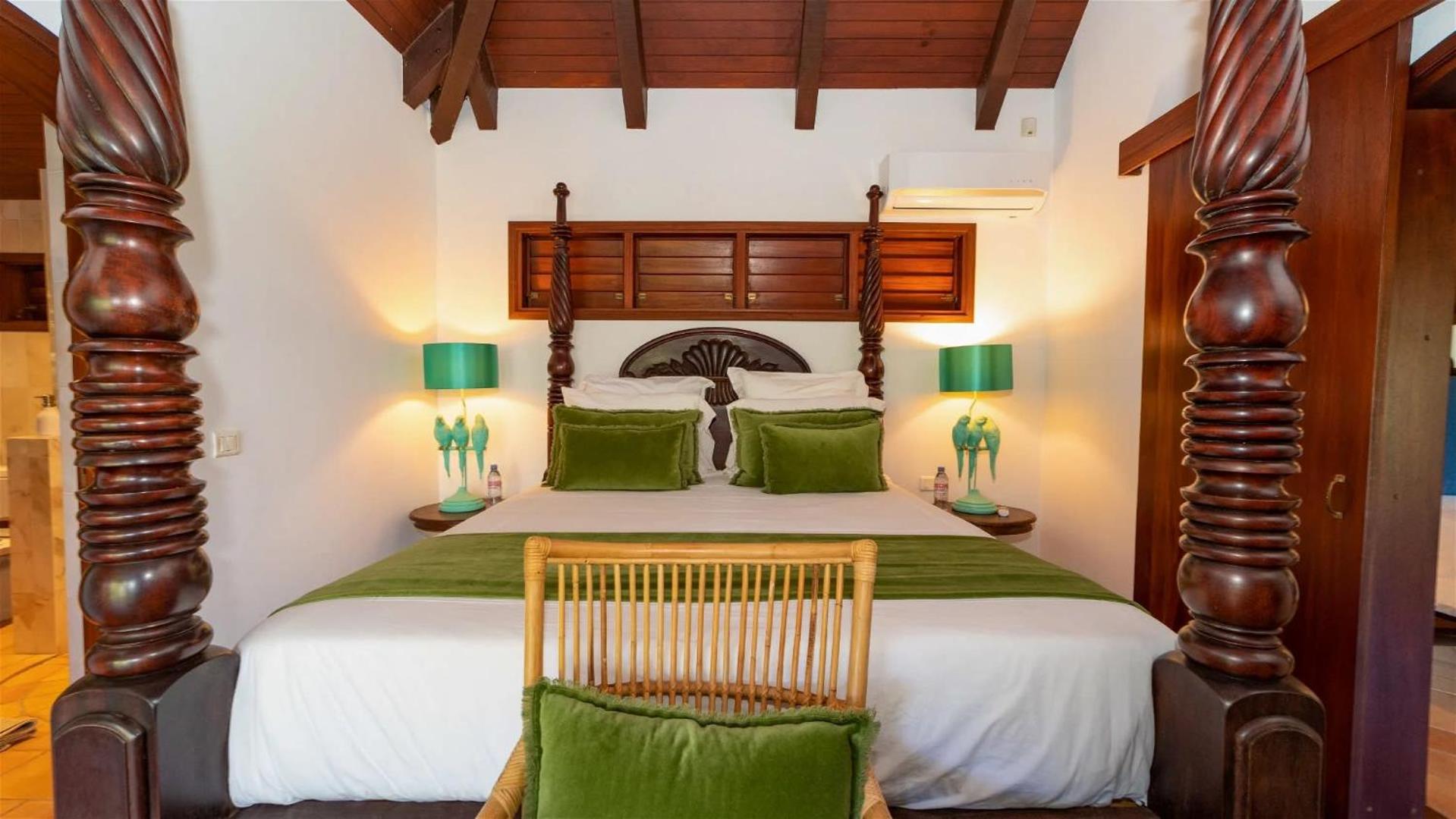 Beautiful Five-bedroom Villa In Petite Saline