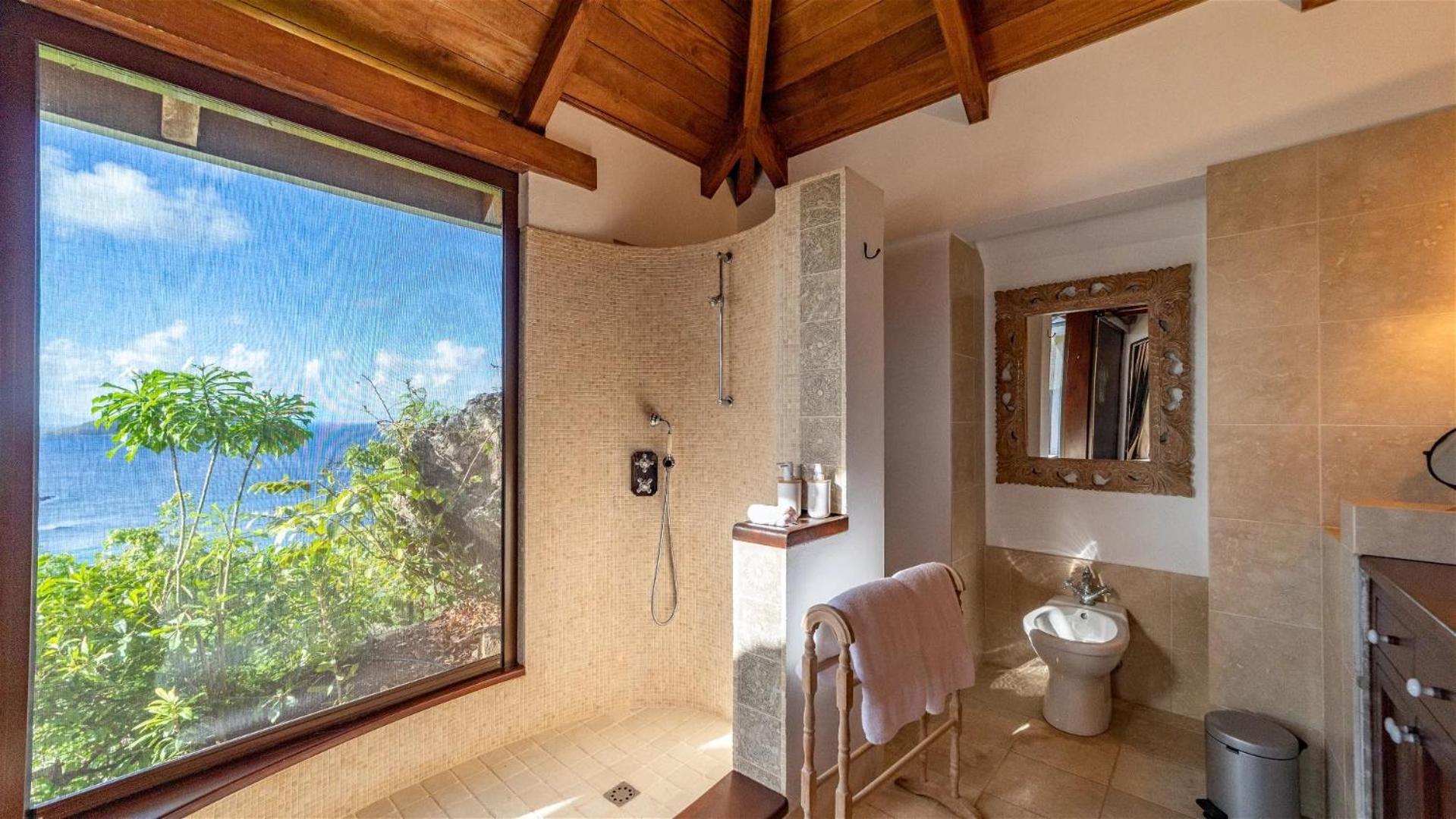 Beautiful Five-bedroom Villa In Petite Saline