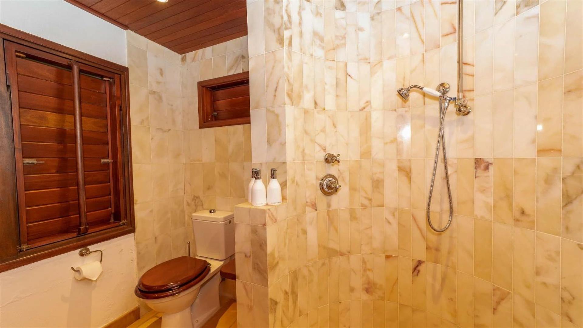Beautiful Five-bedroom Villa In Petite Saline