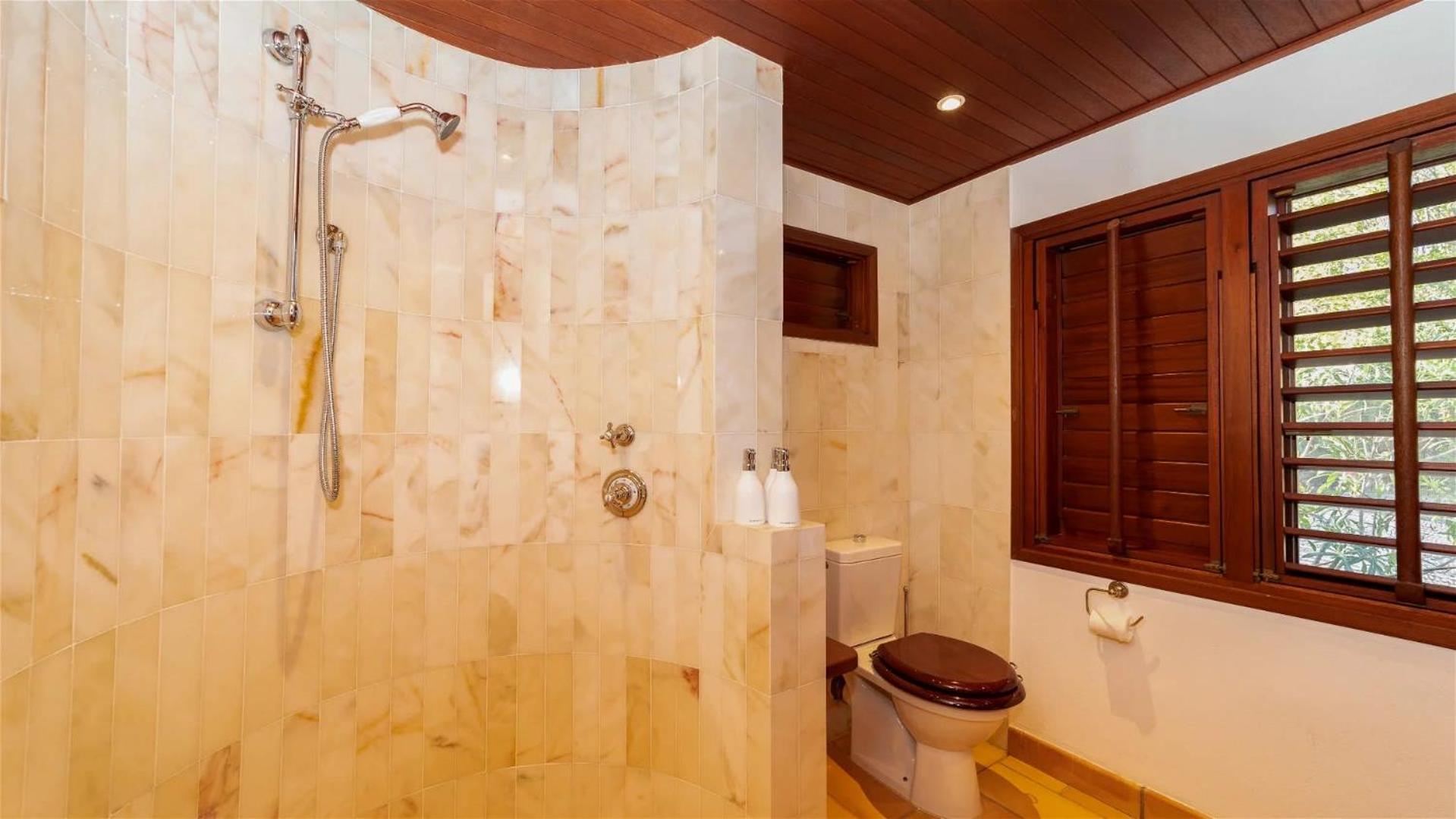 Beautiful Five-bedroom Villa In Petite Saline