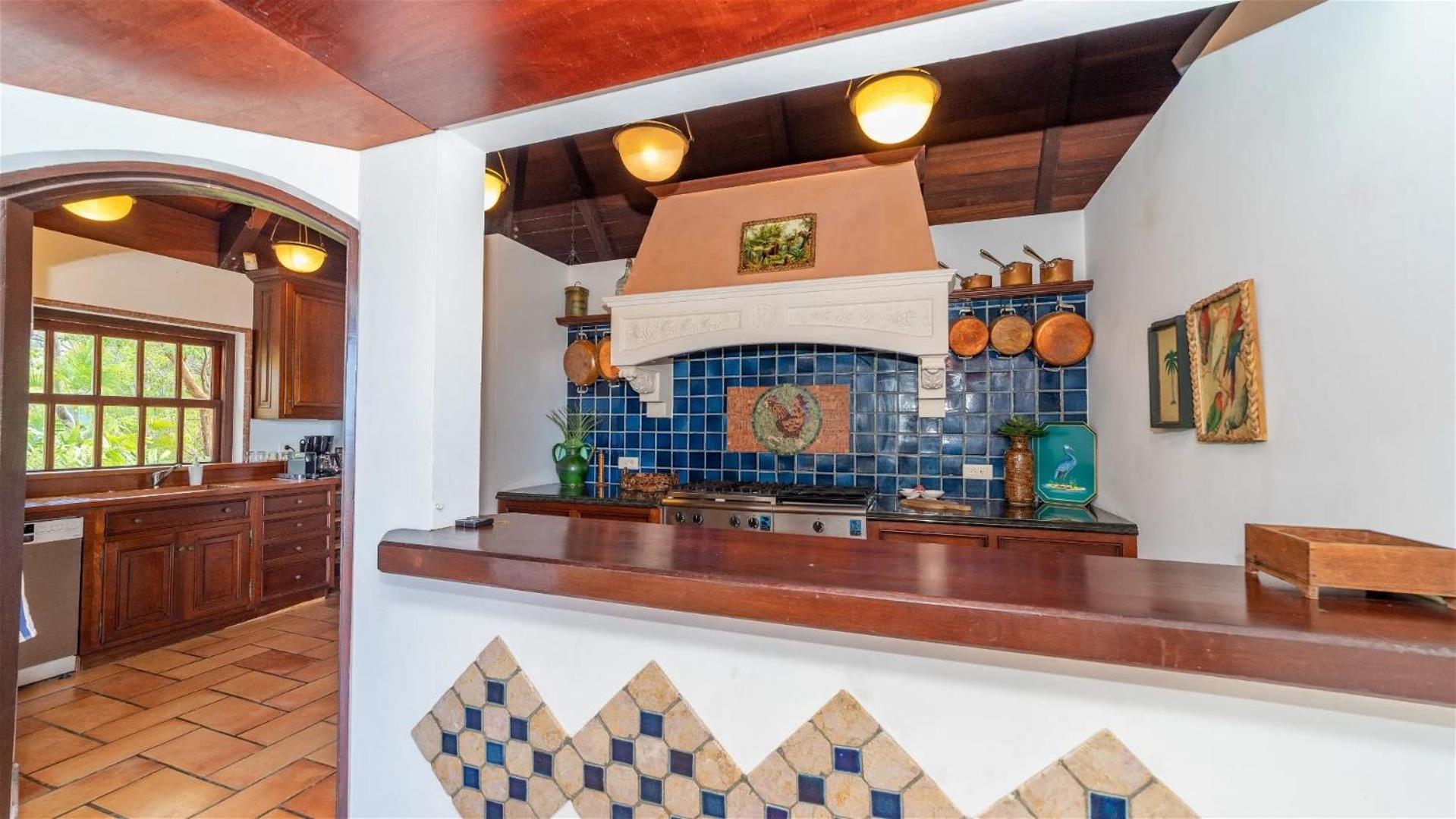 Beautiful Five-bedroom Villa In Petite Saline
