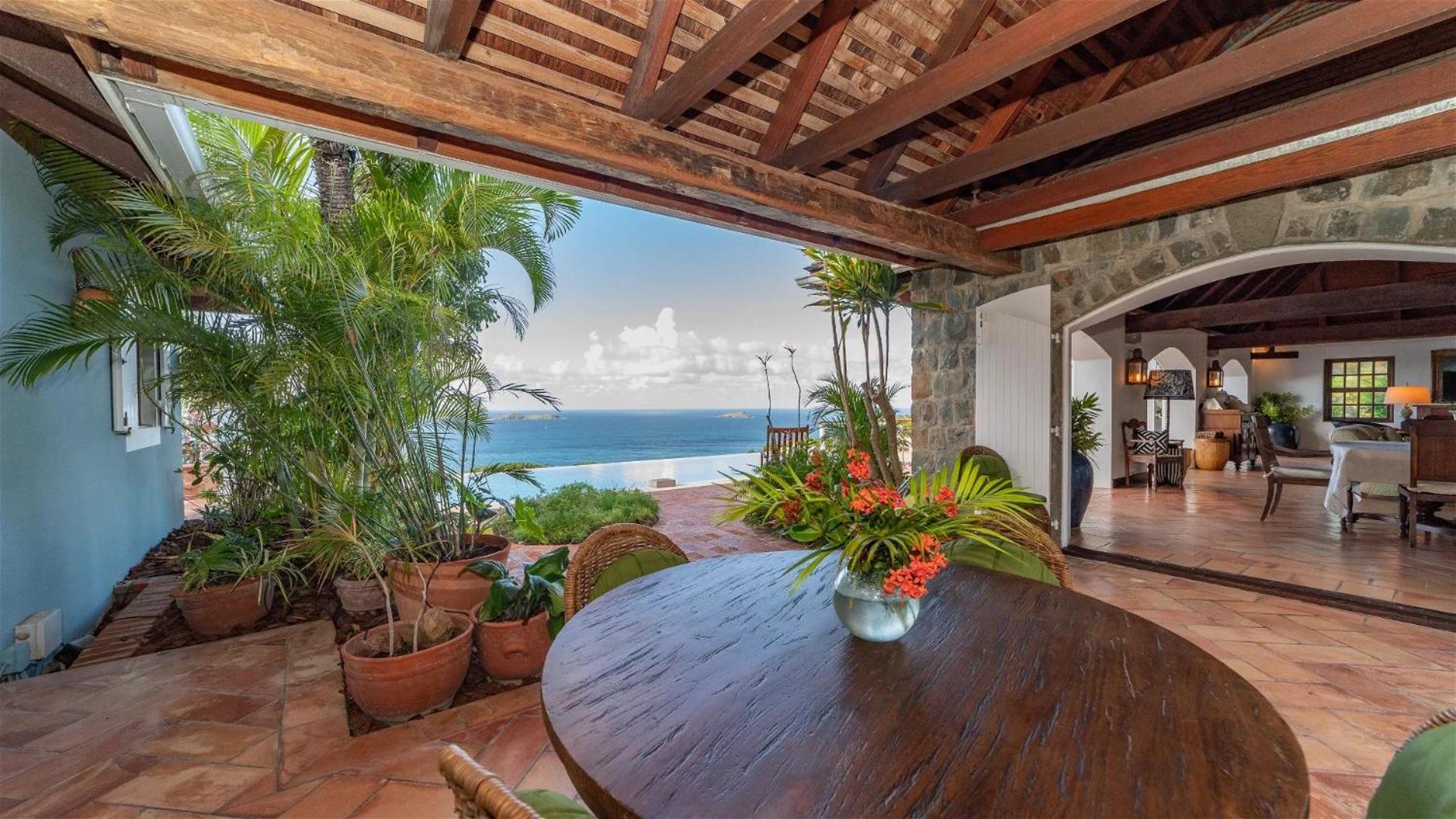 Beautiful Five-bedroom Villa In Petite Saline