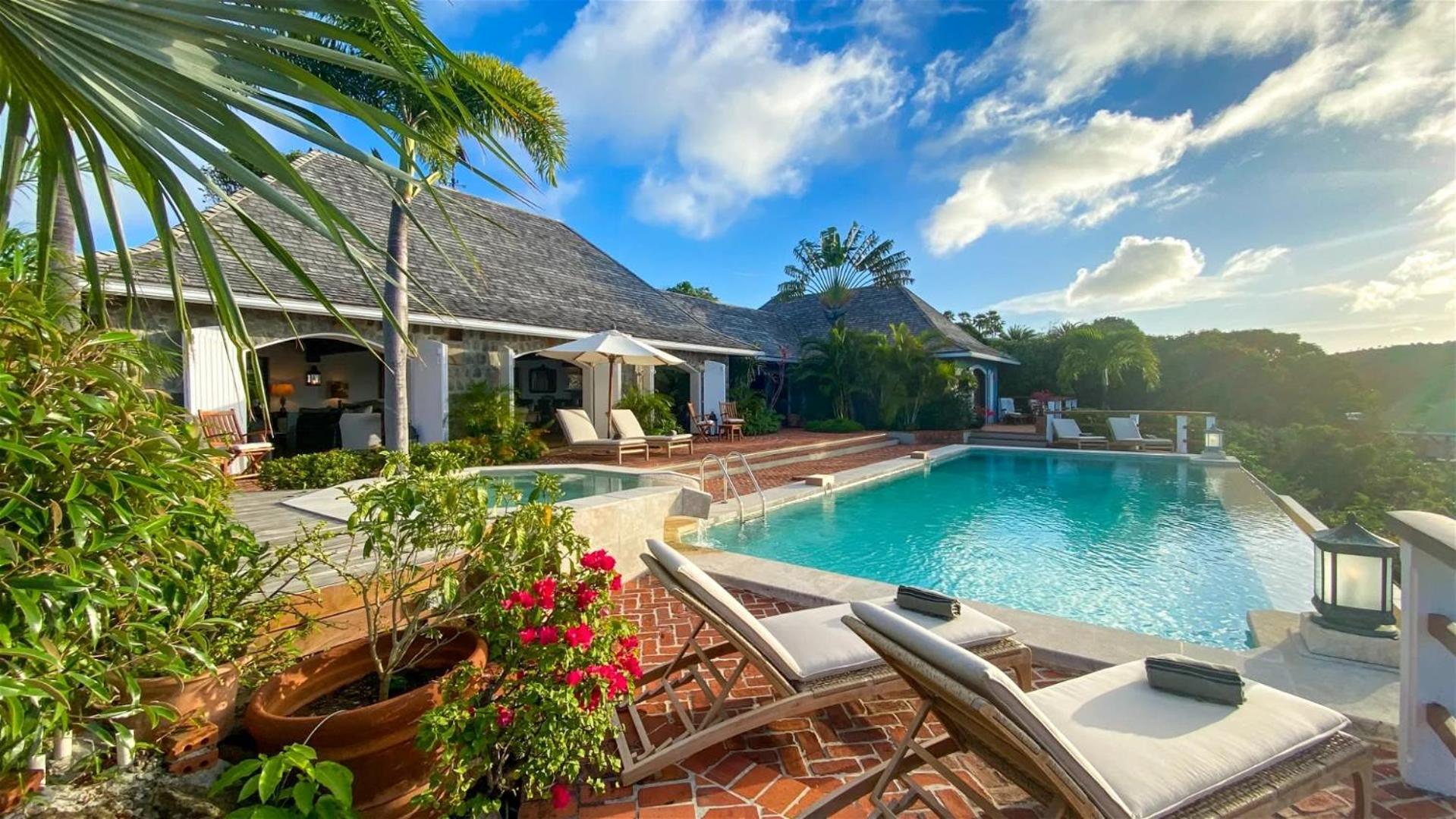 Beautiful Five-bedroom Villa In Petite Saline