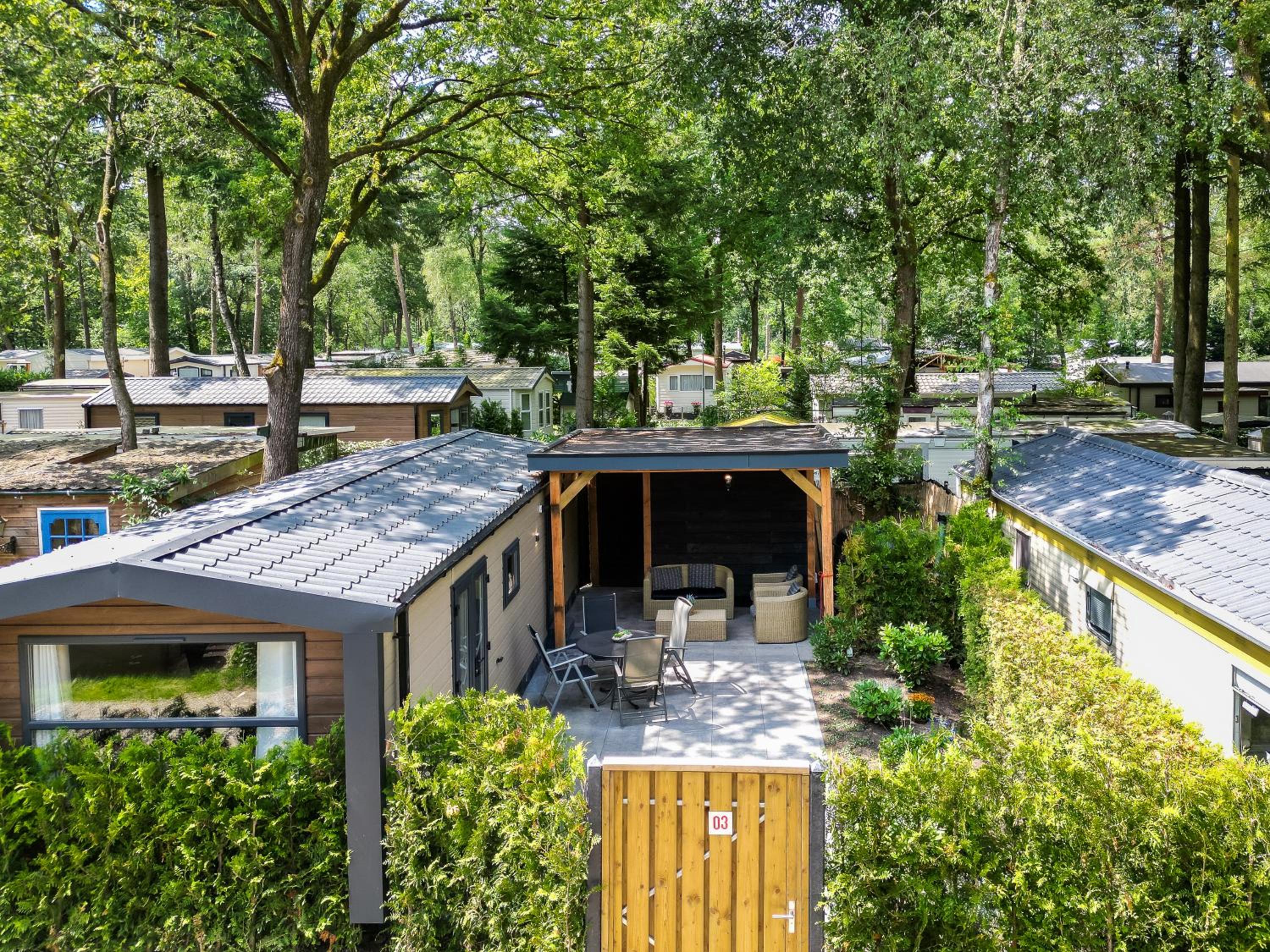 Hotel Veluwshof Hoenderloo Vakantes Luxe Chalets With Private Garden - Swimmingpool Tennis Court Bowling Supermarket And Children Entertainment
