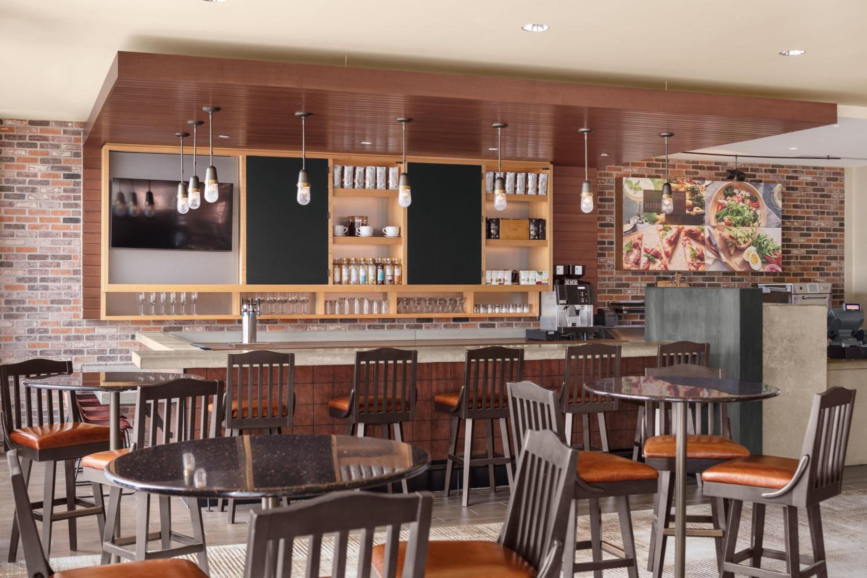 Portland Vacations - Courtyard by Marriott Portland Downtown/Waterfront - Property Image 2