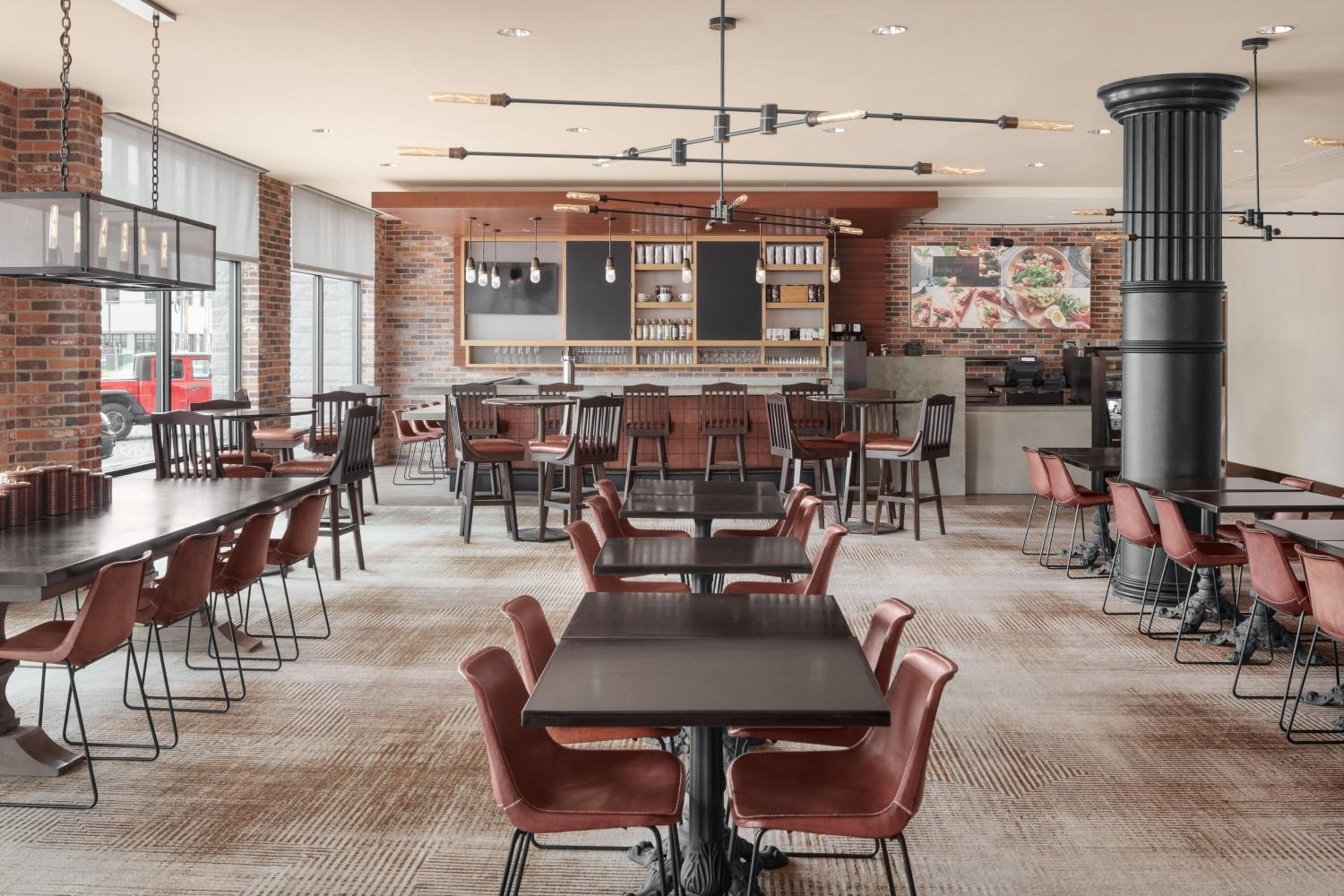 Portland Vacations - Courtyard by Marriott Portland Downtown/Waterfront - Property Image 2