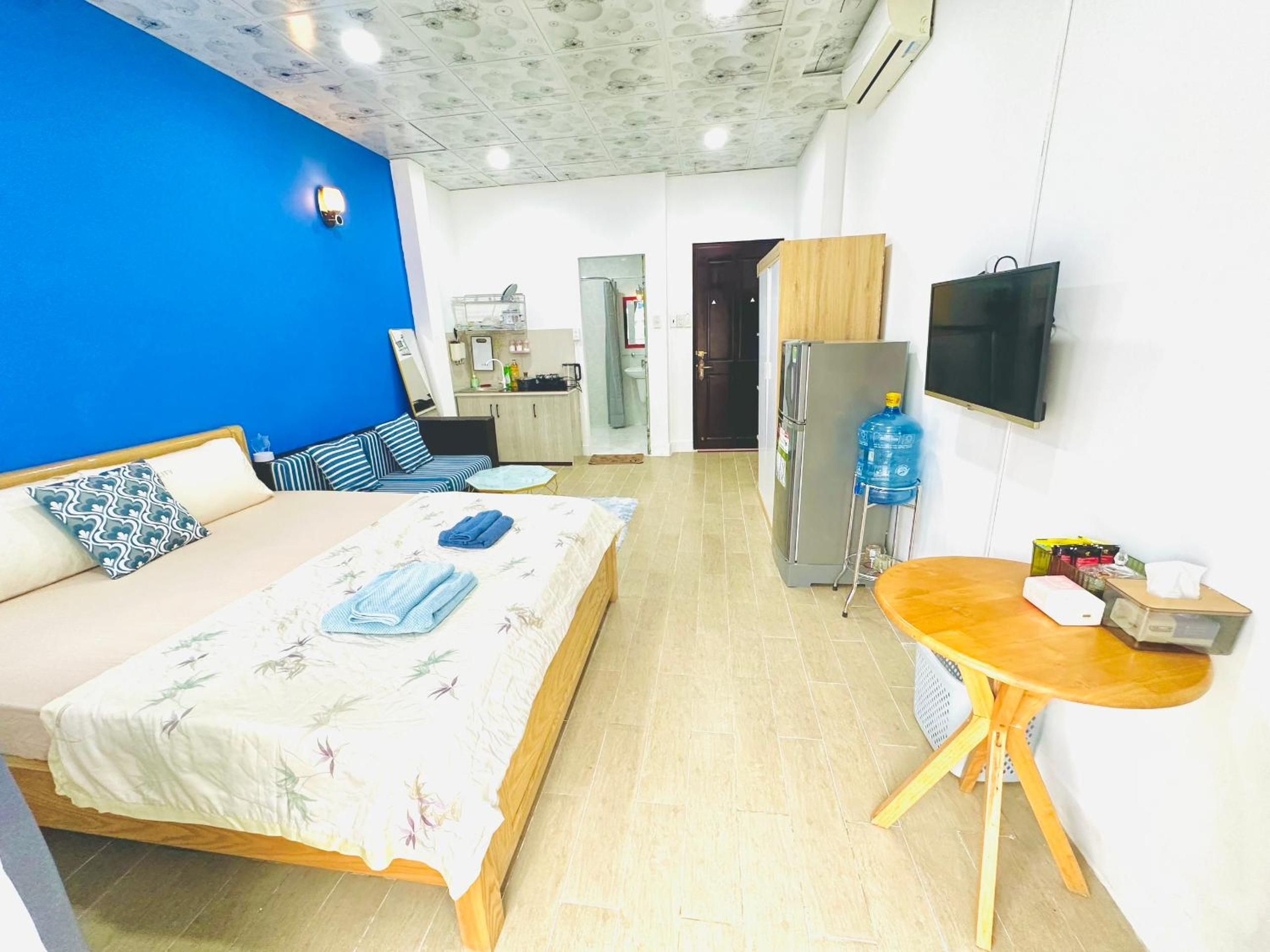 Spacious 1 BR with balcony