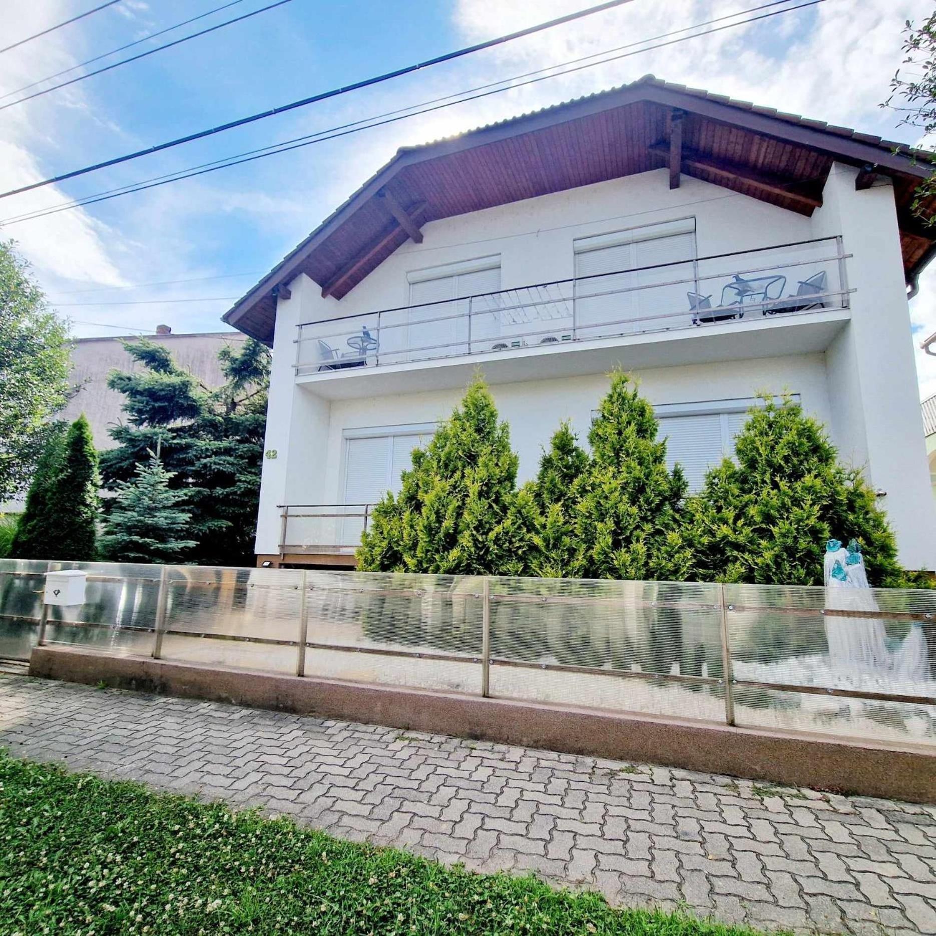 Kiwi Apartmanház